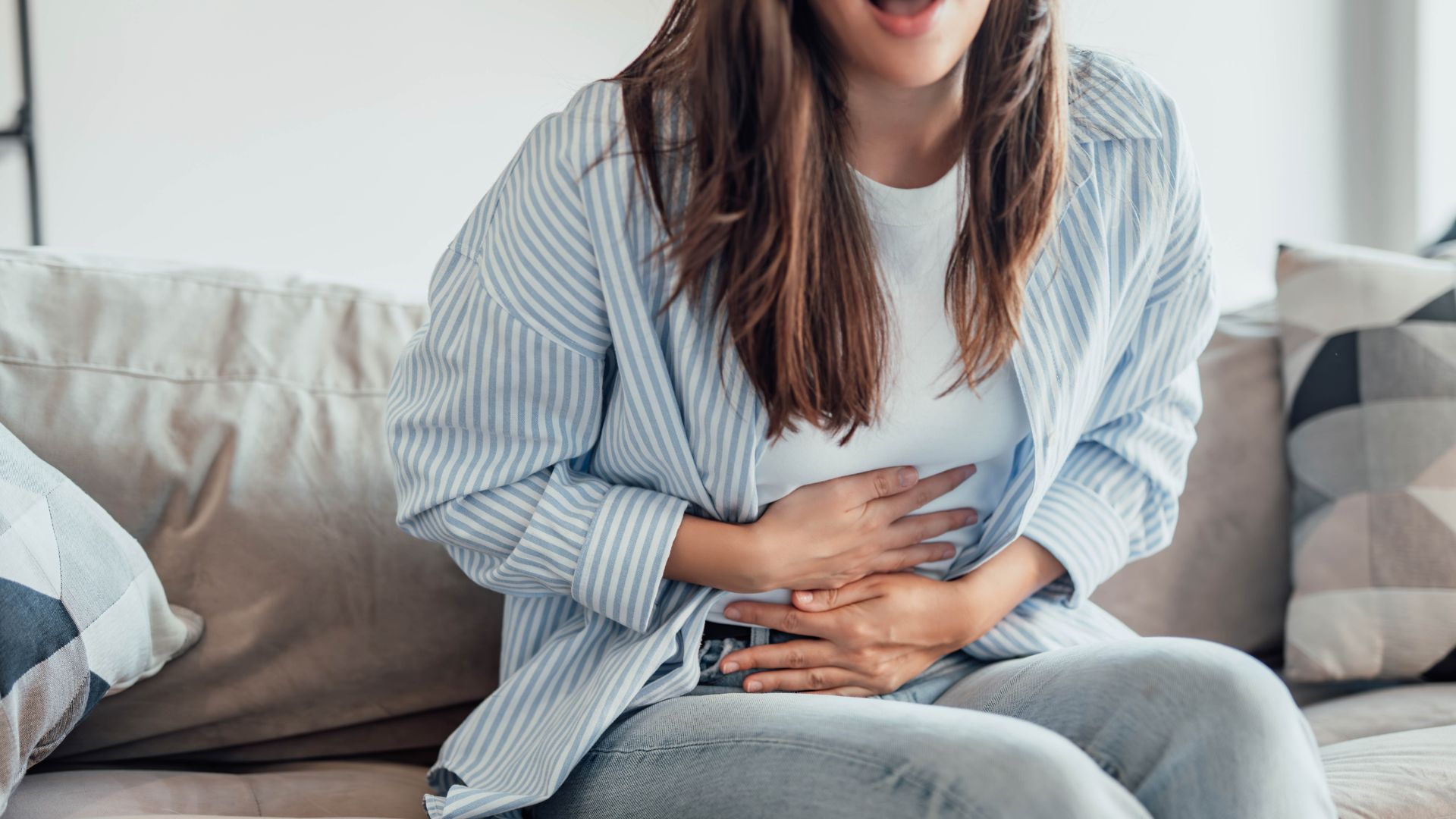 Đau vùng thượng vị là triệu chứng điển hình nhất của đau dạ dày