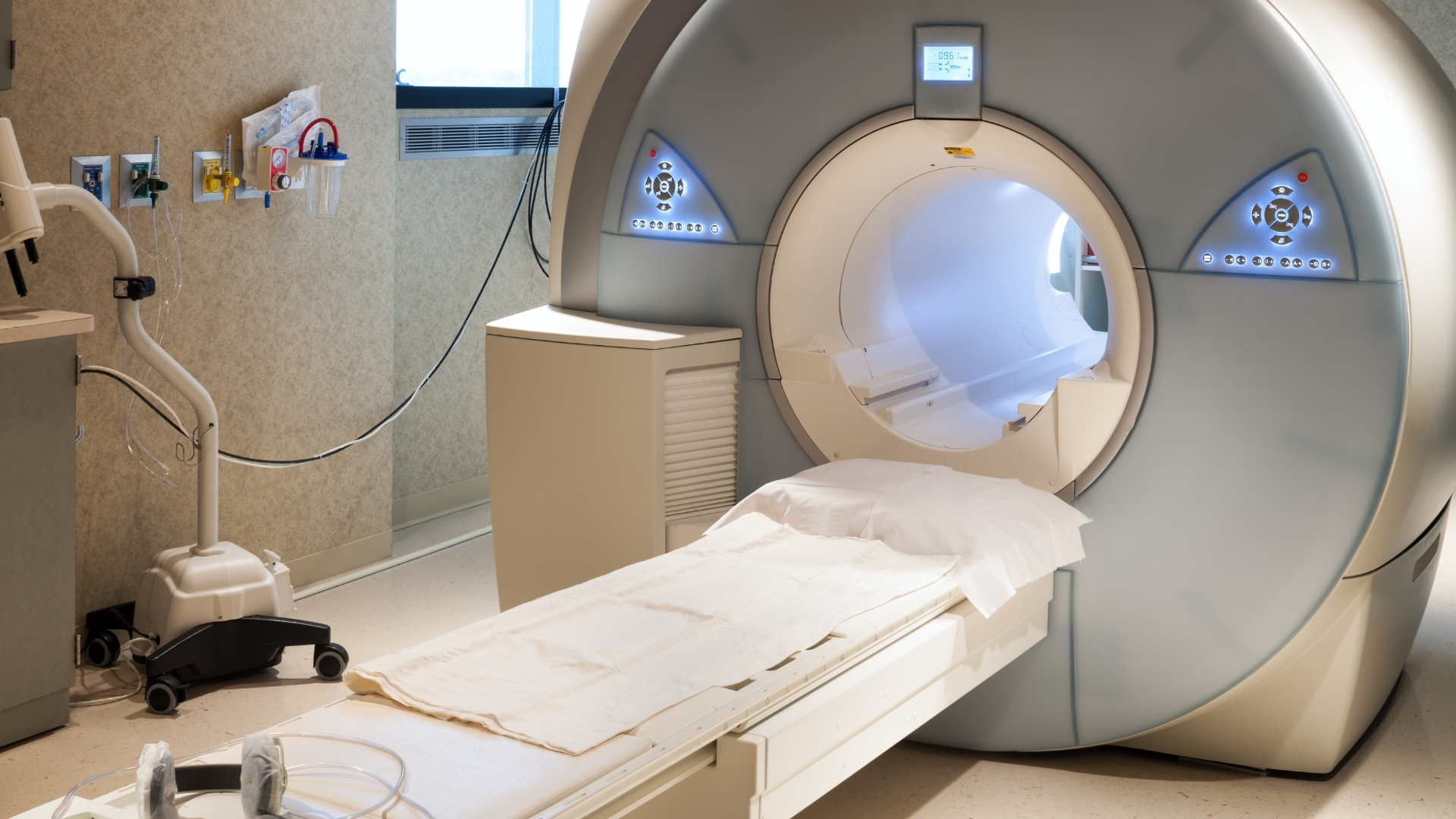 Chụp cộng hưởng từ (MRI) não hữu ích trong việc phát hiện các tổn thương nhỏ, u não giai đoạn sớm, bệnh lý mạch máu não hoặc các tình trạng viêm, thoái hóa