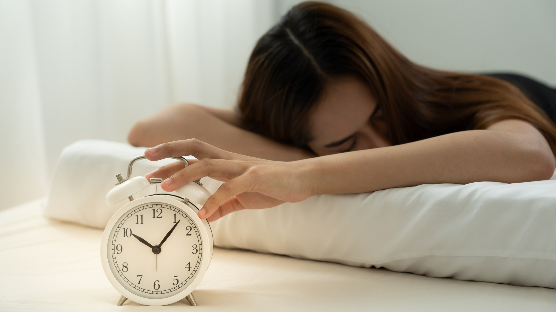 Ngủ không đủ giấc, mất ngủ kéo dài hoặc ngưng thở khi ngủ làm rối loạn chuyển hóa và tăng tiết cortisol liên quan đến kháng insulin và gan nhiễm mỡ