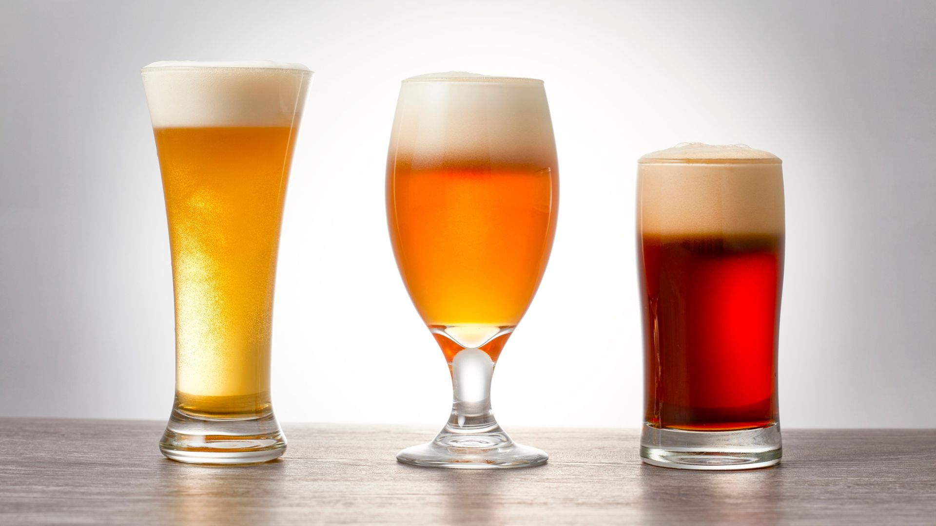 Kiêng rượu bia vì có thể dẫn đến kích thích đường tiểu, làm nặng hơn các triệu chứng của hẹp niệu đạo