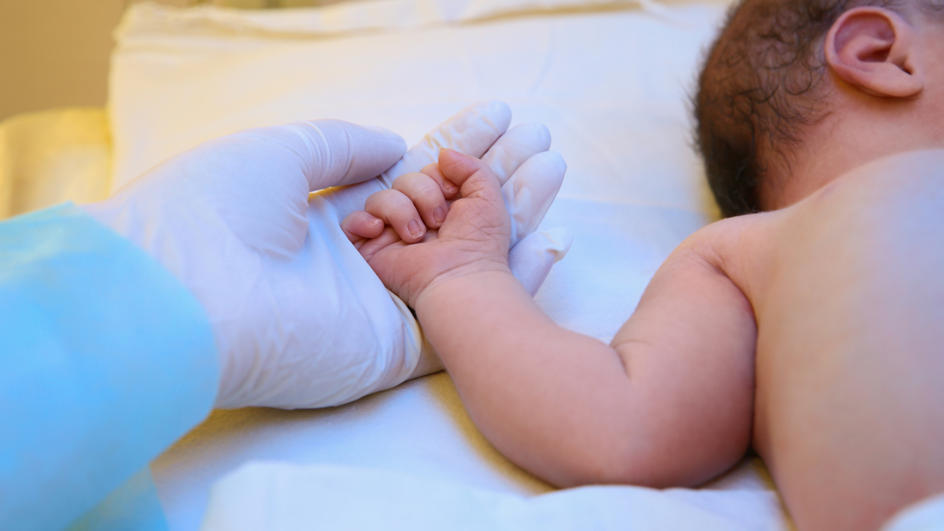 Chẩn đoán hở hàm ếch có thể thực hiện trước sinh hoặc ngay sau sinh