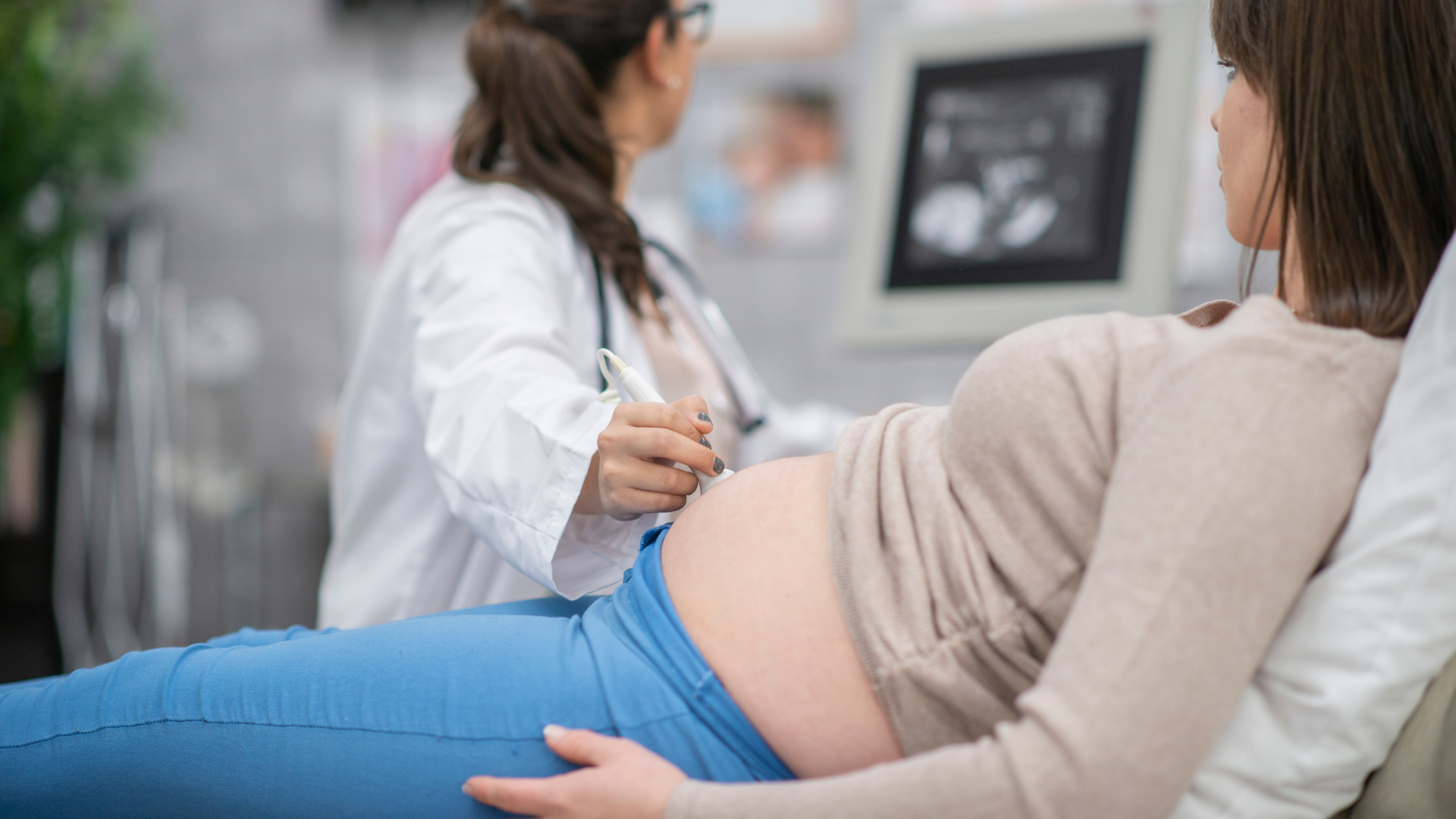 Khám thai định kỳ để nhận biết sớm các dấu hiệu bất thường ở thai nhi