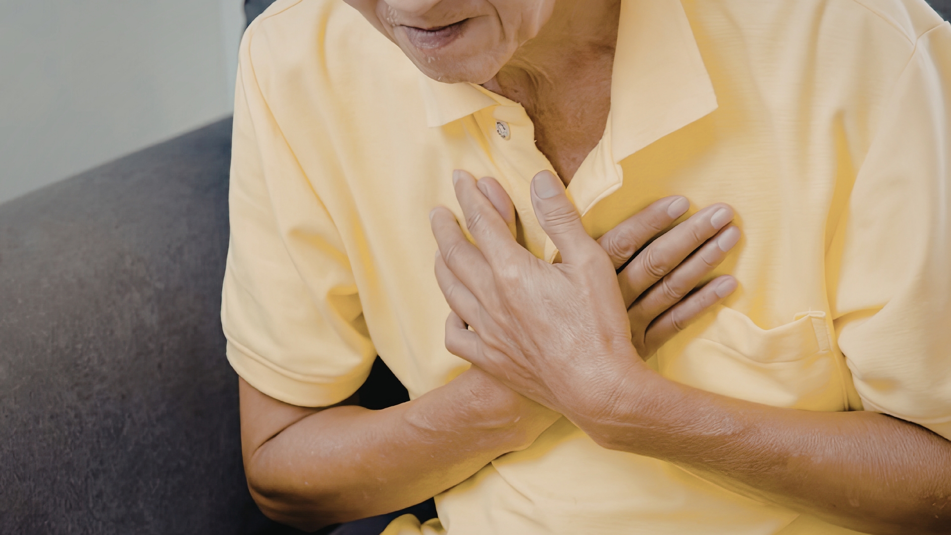 Đau ngực là triệu chứng phổ biến nhất của hội chứng trái tim tan vỡ