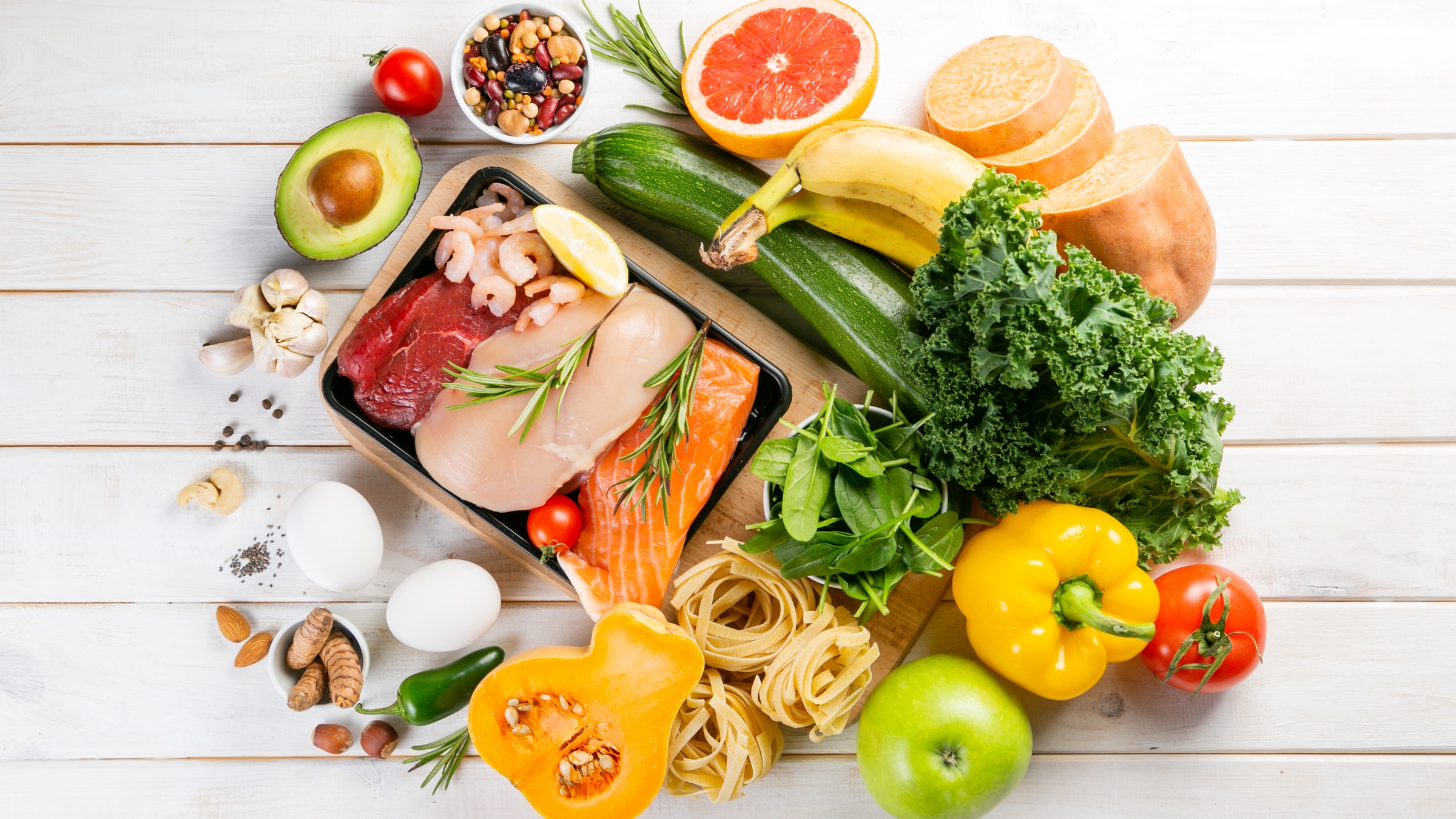 Duy trì chế độ ăn cân đối, đủ năng lượng để tránh suy dinh dưỡng và giảm thể tích tuần hoàn