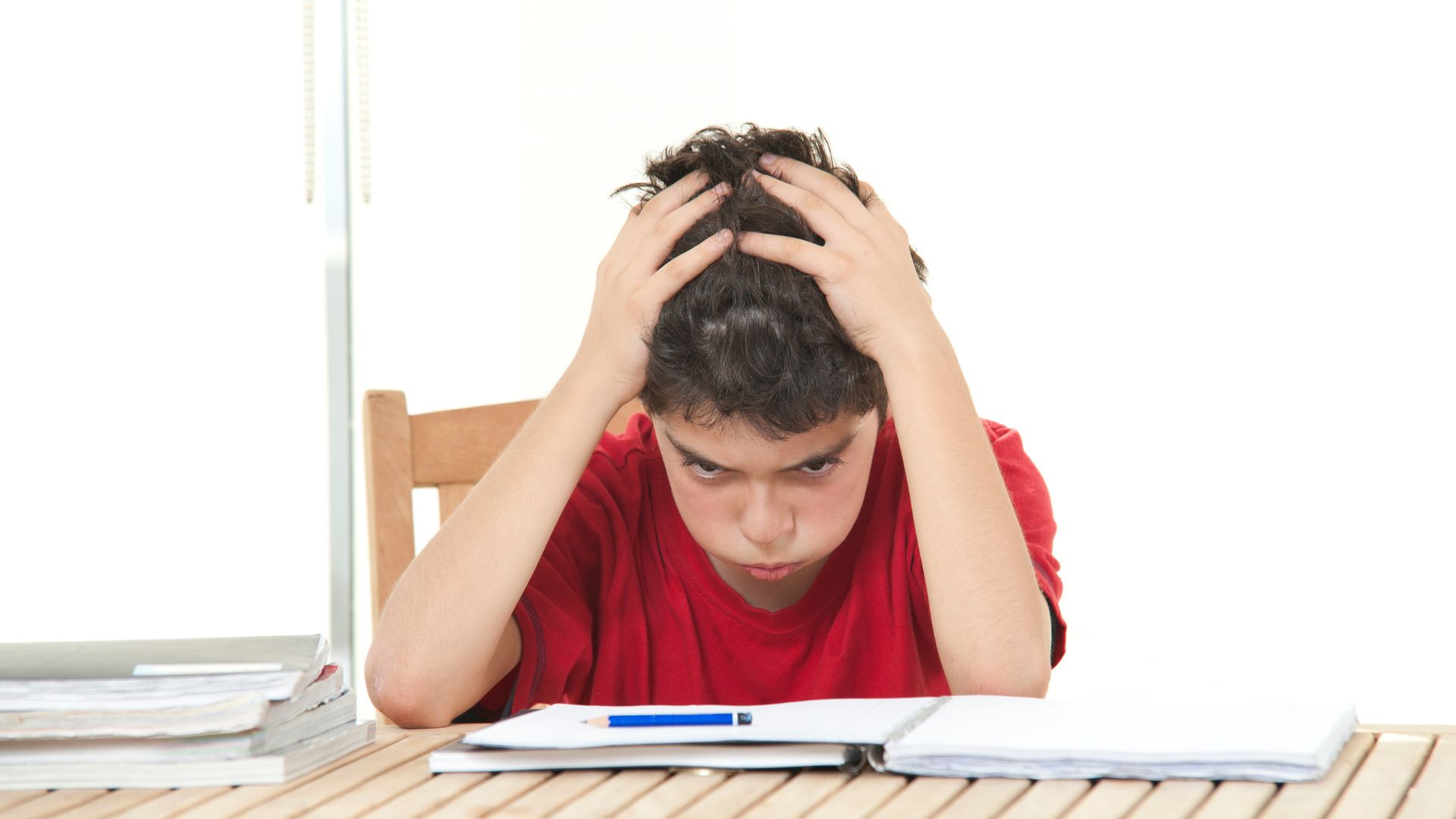 Căng thẳng và lo âu làm cơ thể sản sinh hormone cortisol, khiến người bệnh khó thư giãn và chìm vào giấc ngủ