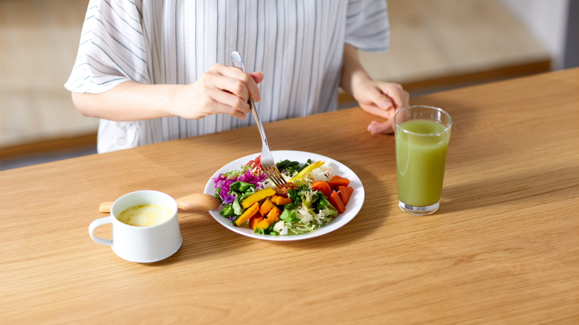 Một chế độ ăn uống điều độ giúp nội tiết tố nữ ổn định hơn