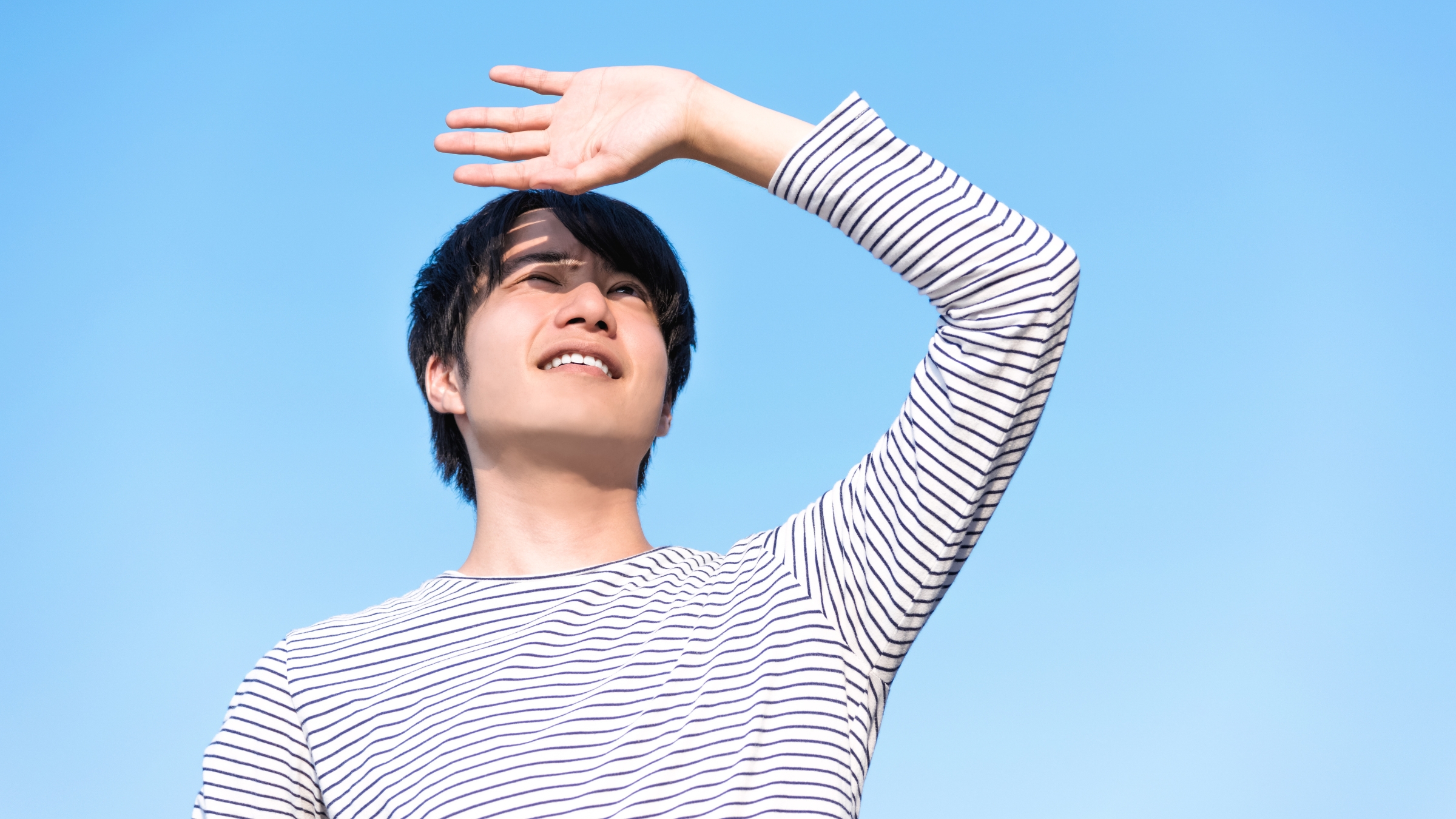 Tiếp xúc kéo dài với tia cực tím gây tổn thương tế bào kết mạc và thúc đẩy quá trình hình thành mộng mắt