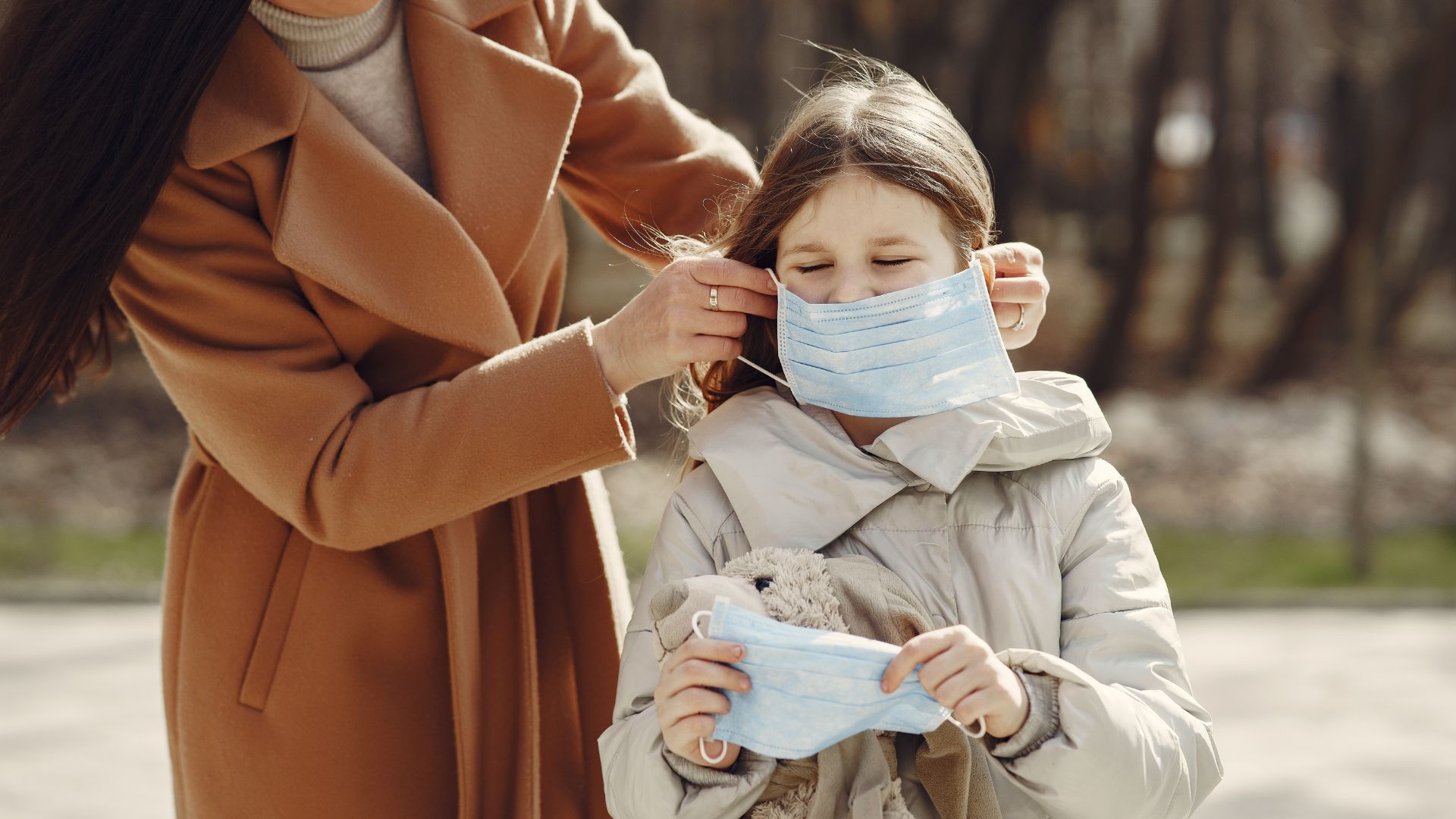 Bệnh khởi phát với các triệu chứng nhiễm trùng toàn thân dễ bị nhầm lẫn với cúm