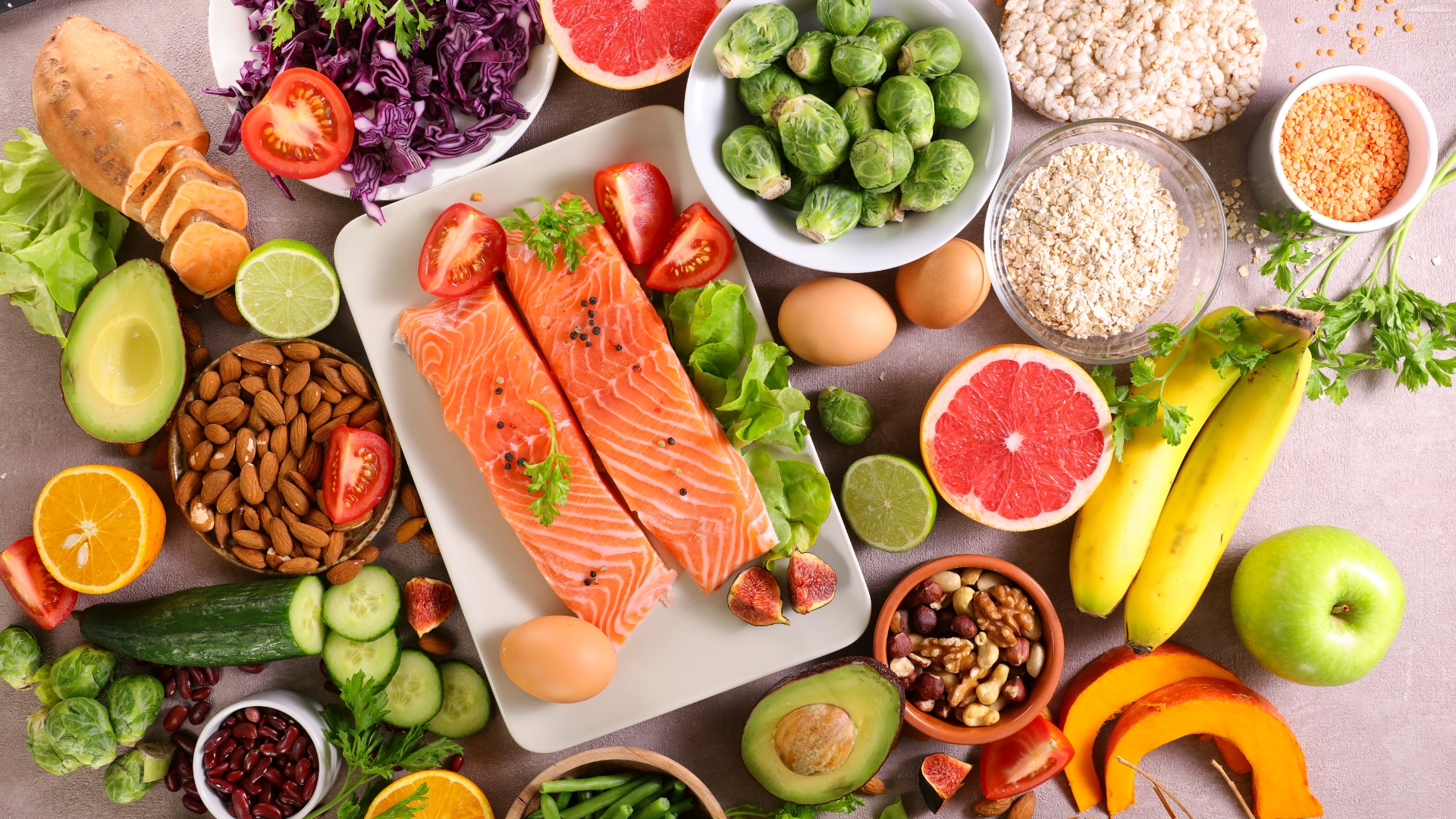 Các thực phẩm giàu vitamin, khoáng chất và chất chống oxy hóa giúp hỗ trợ sức khỏe nội tiết và tăng cường sức đề kháng