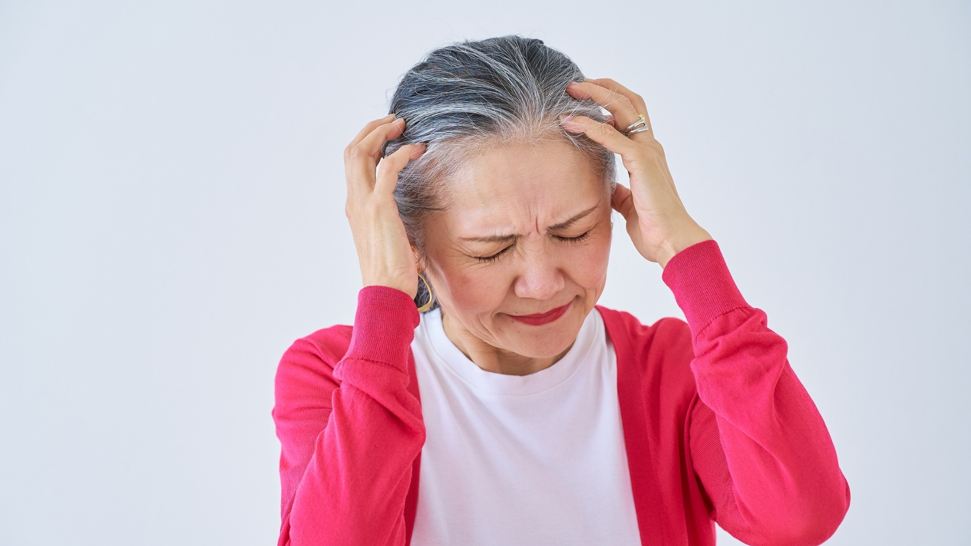 Đau đầu tăng dần là triệu chứng phổ biến nhất và thường xuất hiện sớm khi bị phù não