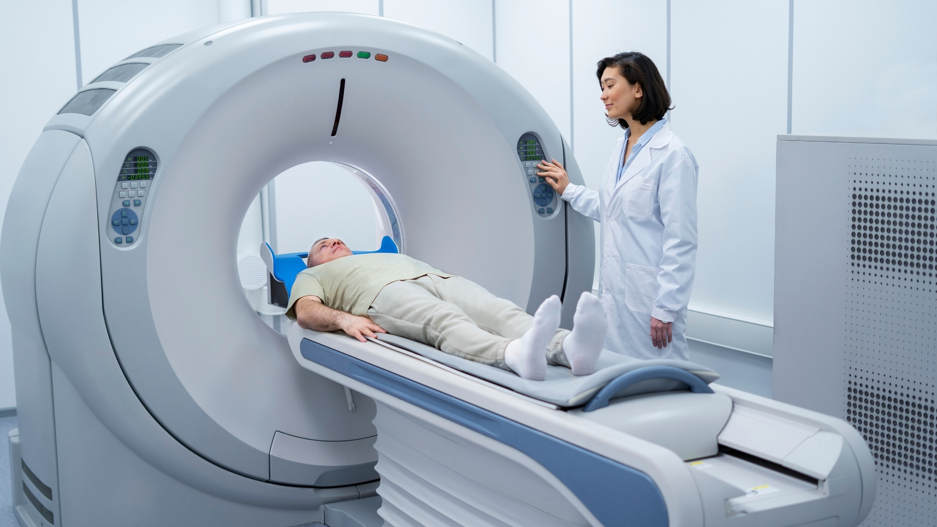 Chụp cắt lớp vi tính sọ não (CT scan) là phương pháp giúp phát hiện nhanh các dấu hiệu phù não