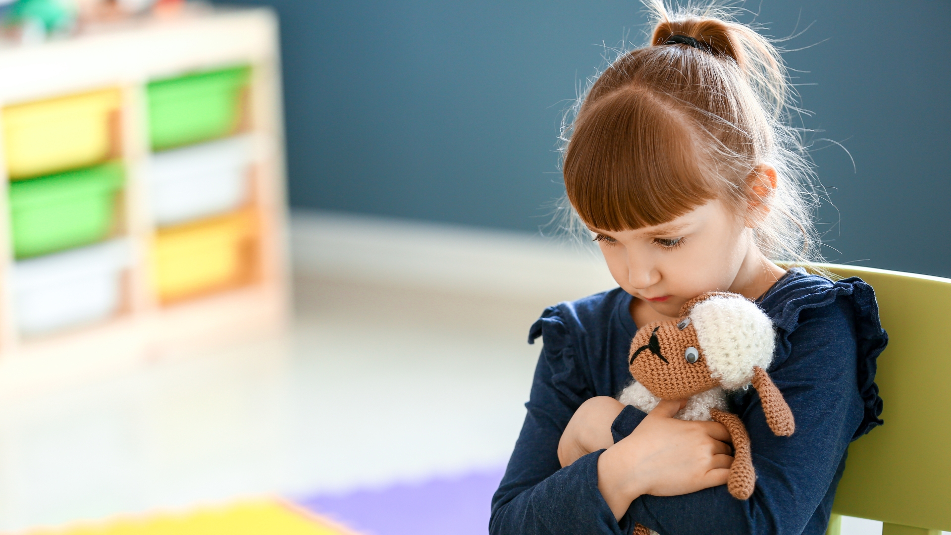 Có sở thích mạnh mẽ, bất thường với một số chủ đề hoặc đồ vật là dấu hiệu rối loạn phổ tự kỷ