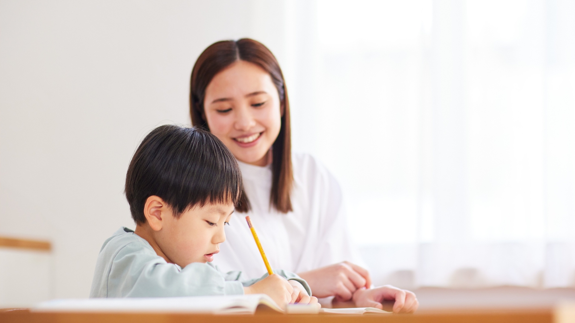 Đào tạo cho phụ huynh đóng vai trò quan trọng trong việc duy trì và củng cố kỹ năng cho trẻ tại nhà