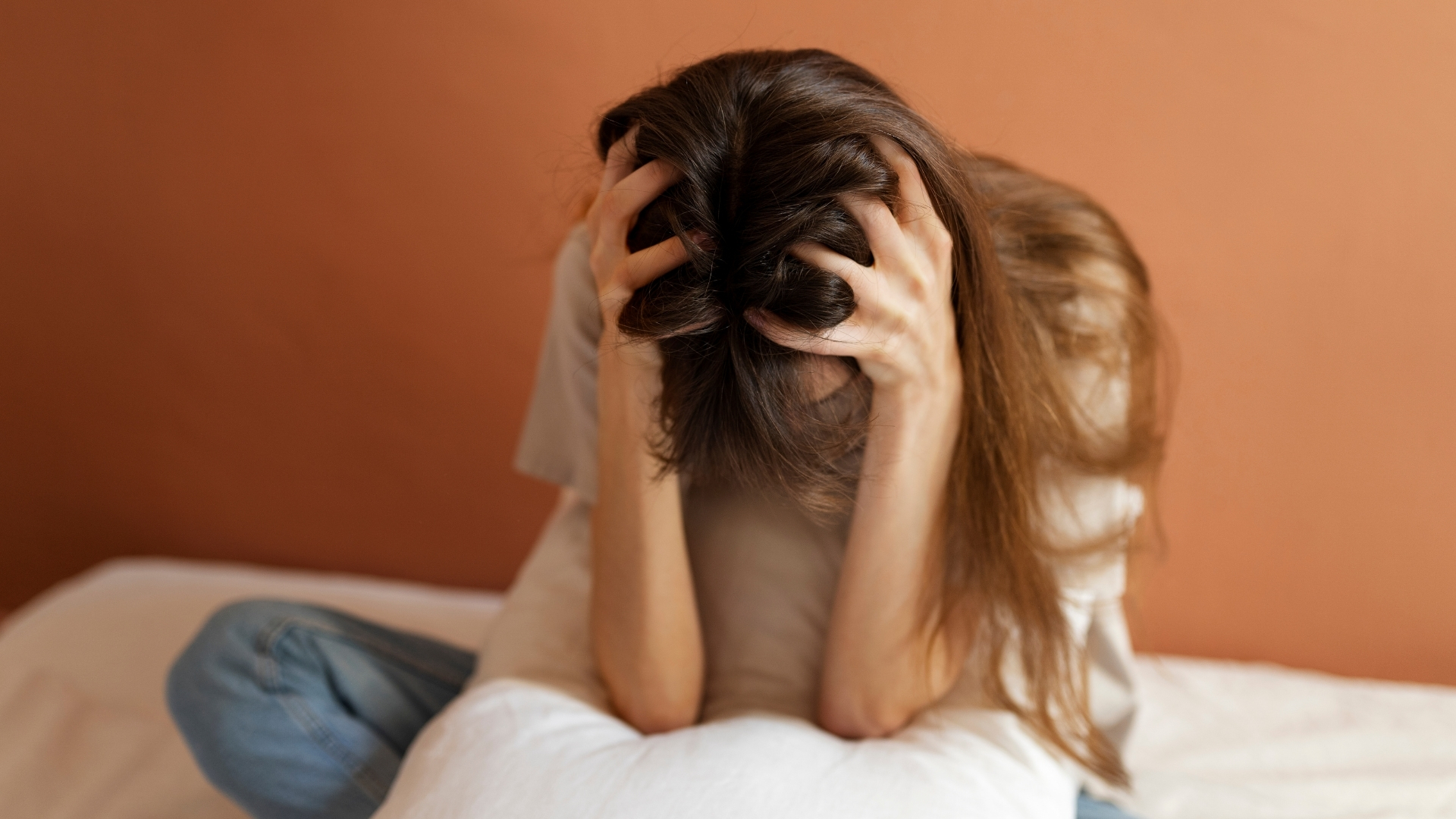 Rối loạn tâm thần có biểu hiện lâm sàng đa dạng, thay đổi tùy theo loại bệnh và mức độ nặng nhẹ