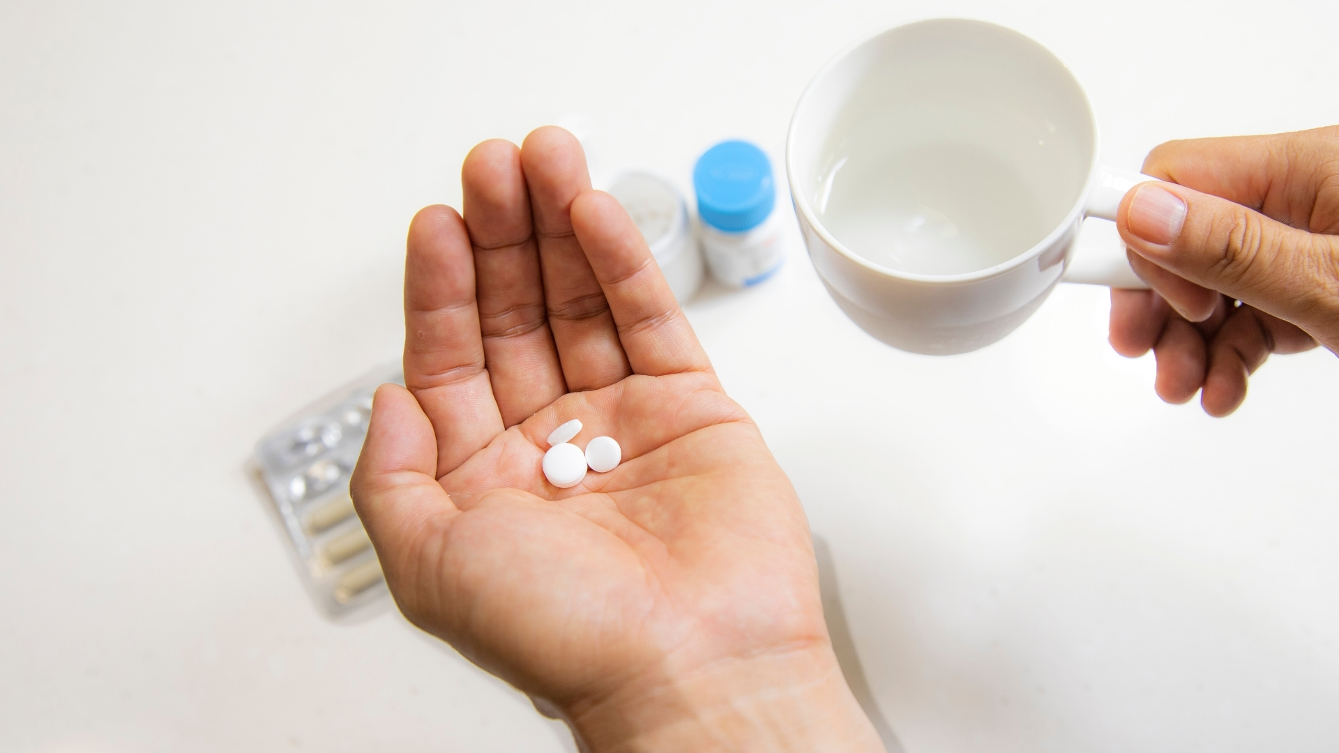 Các thuốc điều trị tăng huyết áp, suy tim, xơ gan hoặc bệnh thận có thể làm tăng bài tiết nước tiểu, dẫn đến tiểu nhiều lần