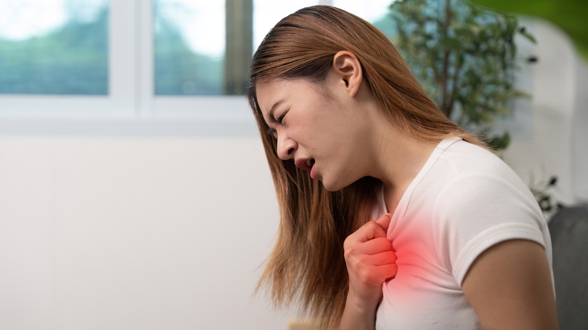 Đánh trống ngực, cảm giác tim đập nhanh hoặc loạn nhịp là triệu chứng thường gặp nhất của rung nhĩ