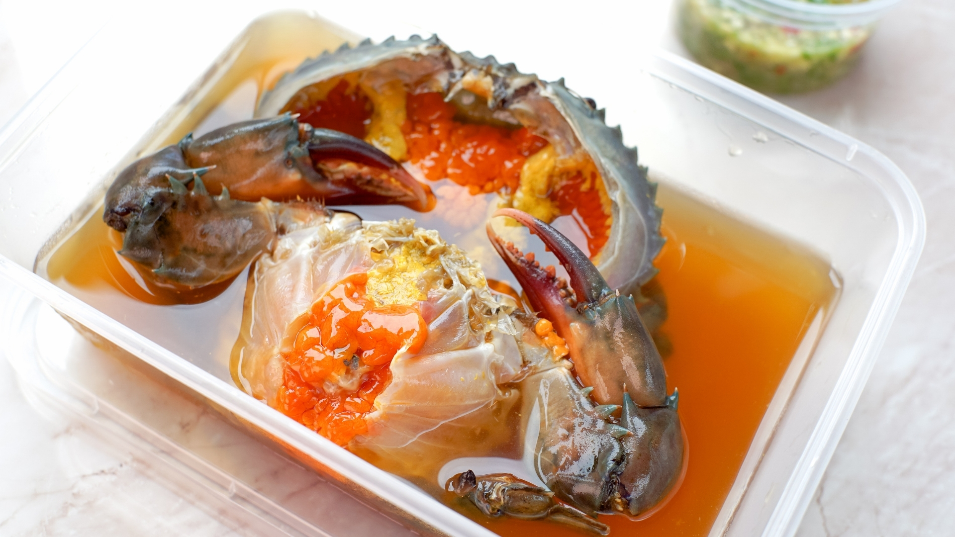 Người bệnh dễ nhiễm sán lá phổi khi ăn cua, tôm nước ngọt còn sống hoặc chưa được nấu chín kỹ