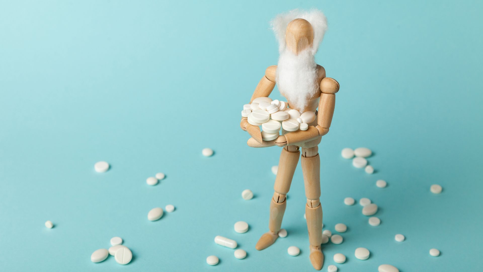 Điều trị có thể bắt đầu từ việc điều chỉnh các thuốc gây suy giảm nhận thức