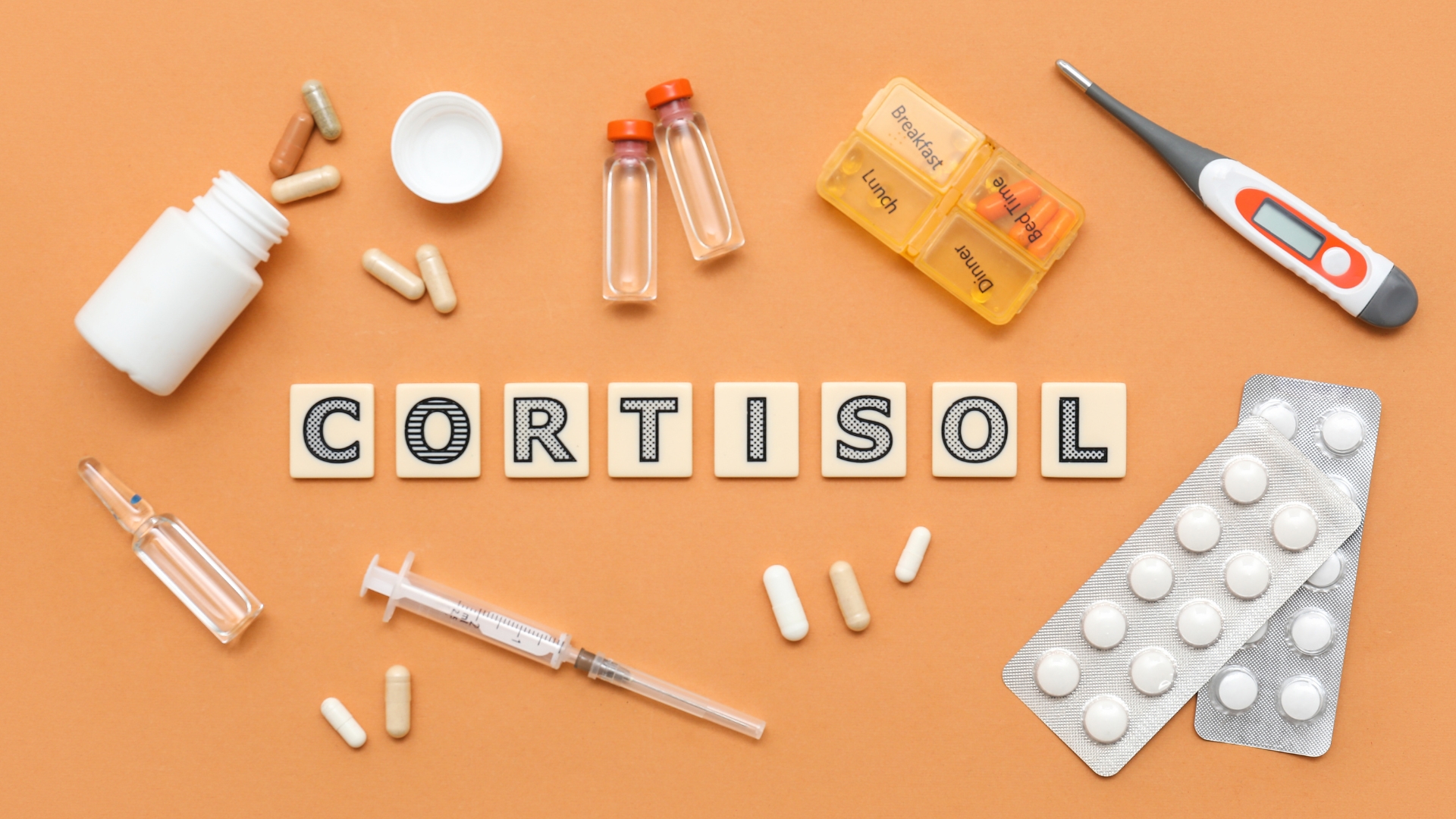 Khi mô thượng thận bị tổn thương, khả năng tổng hợp cortisol bị giảm đột ngột, dẫn đến mất cân bằng nội môi