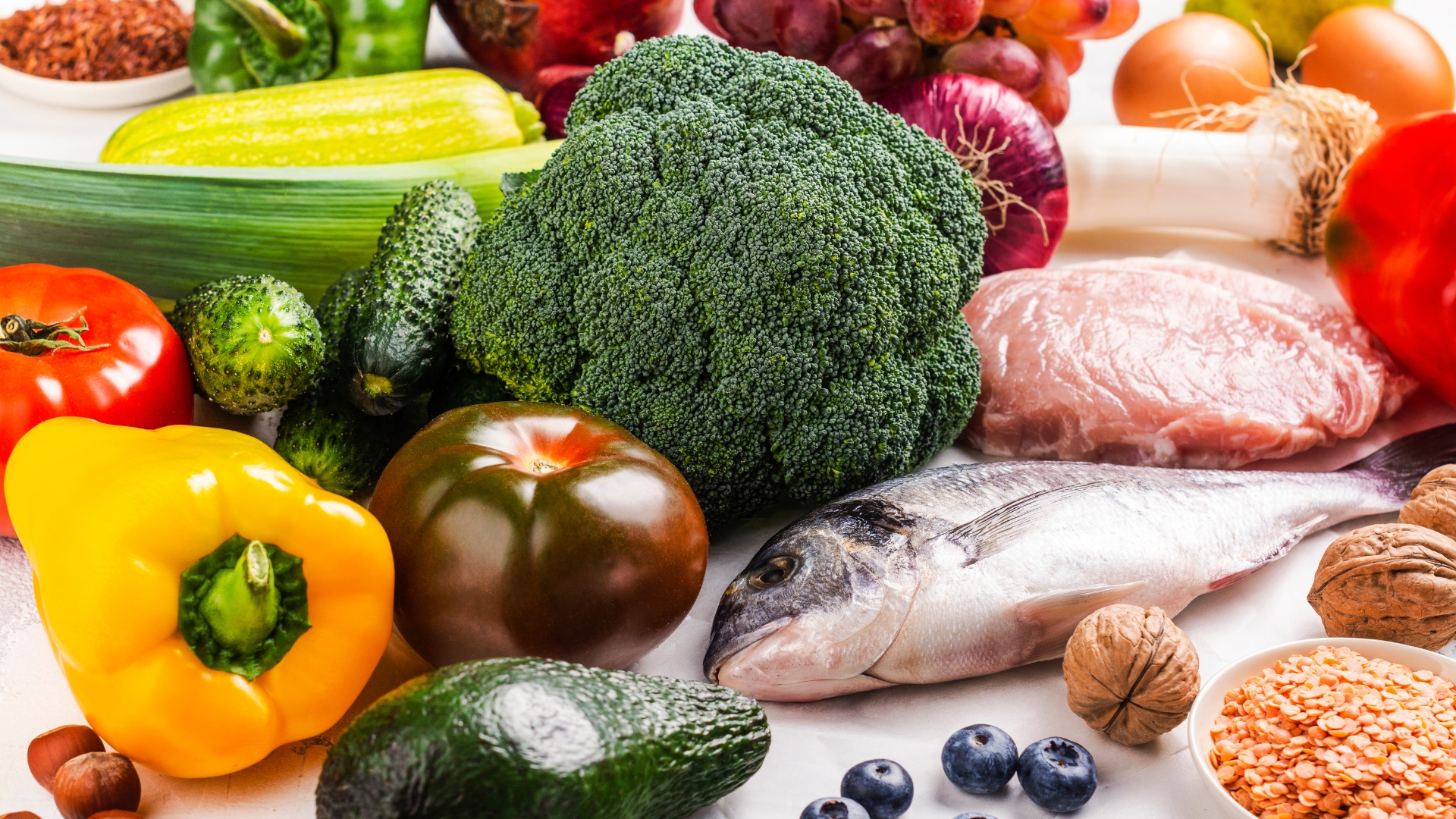 Xây dựng chế độ ăn đầy đủ năng lượng, cân đối giữa các nhóm chất nhằm duy trì thể trạng và hỗ trợ chuyển hóa