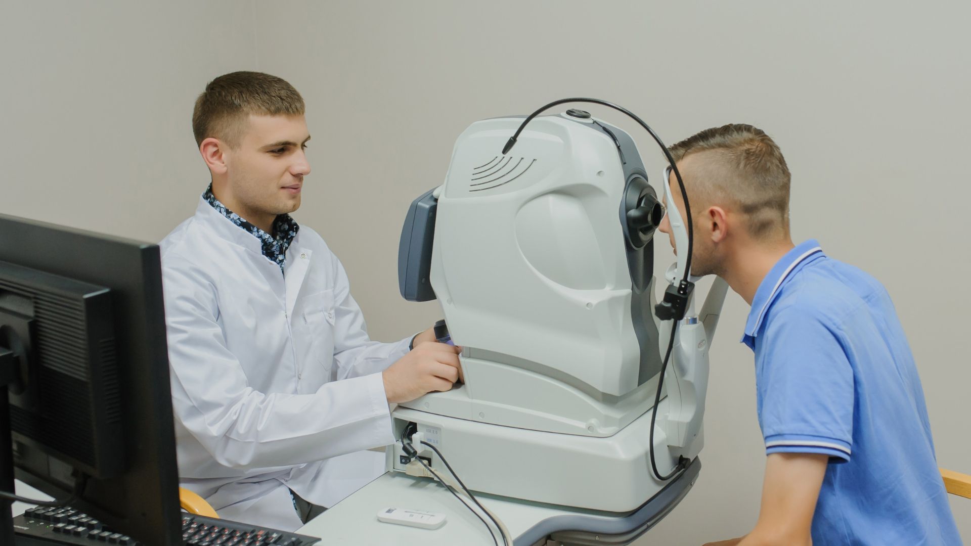 Tuân thủ tái khám sau phẫu thuật mắt giúp theo dõi và xử trí sớm các dấu hiệu tăng sinh dịch kính võng mạc