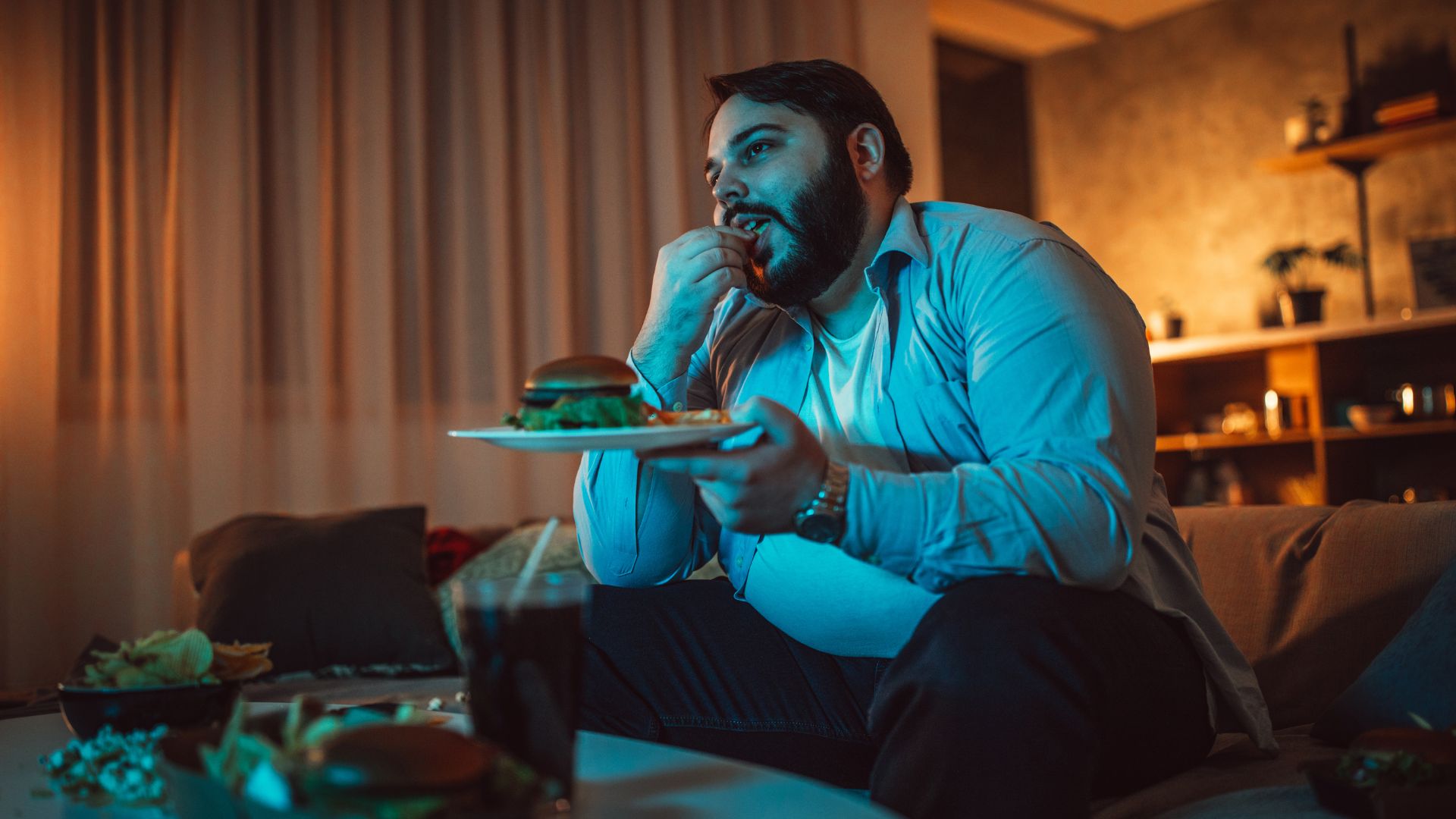 Bệnh mắc phải do chế độ ăn nhiều chất béo bão hòa, cholesterol và đường tinh luyện, ít vận động, béo phì và sử dụng rượu bia