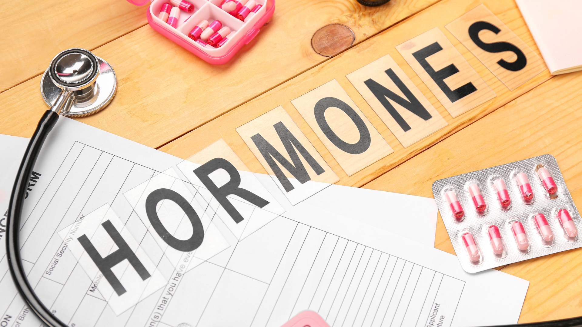 Sự mất cân đối giữa estrogen và progesterone là cơ chế chính dẫn đến tăng sản nội mạc tử cung