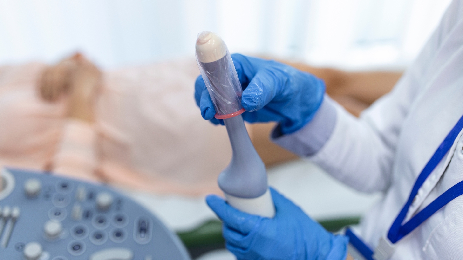 Siêu âm qua đường âm đạo là bước đầu giúp đánh giá độ dày nội mạc tử cung