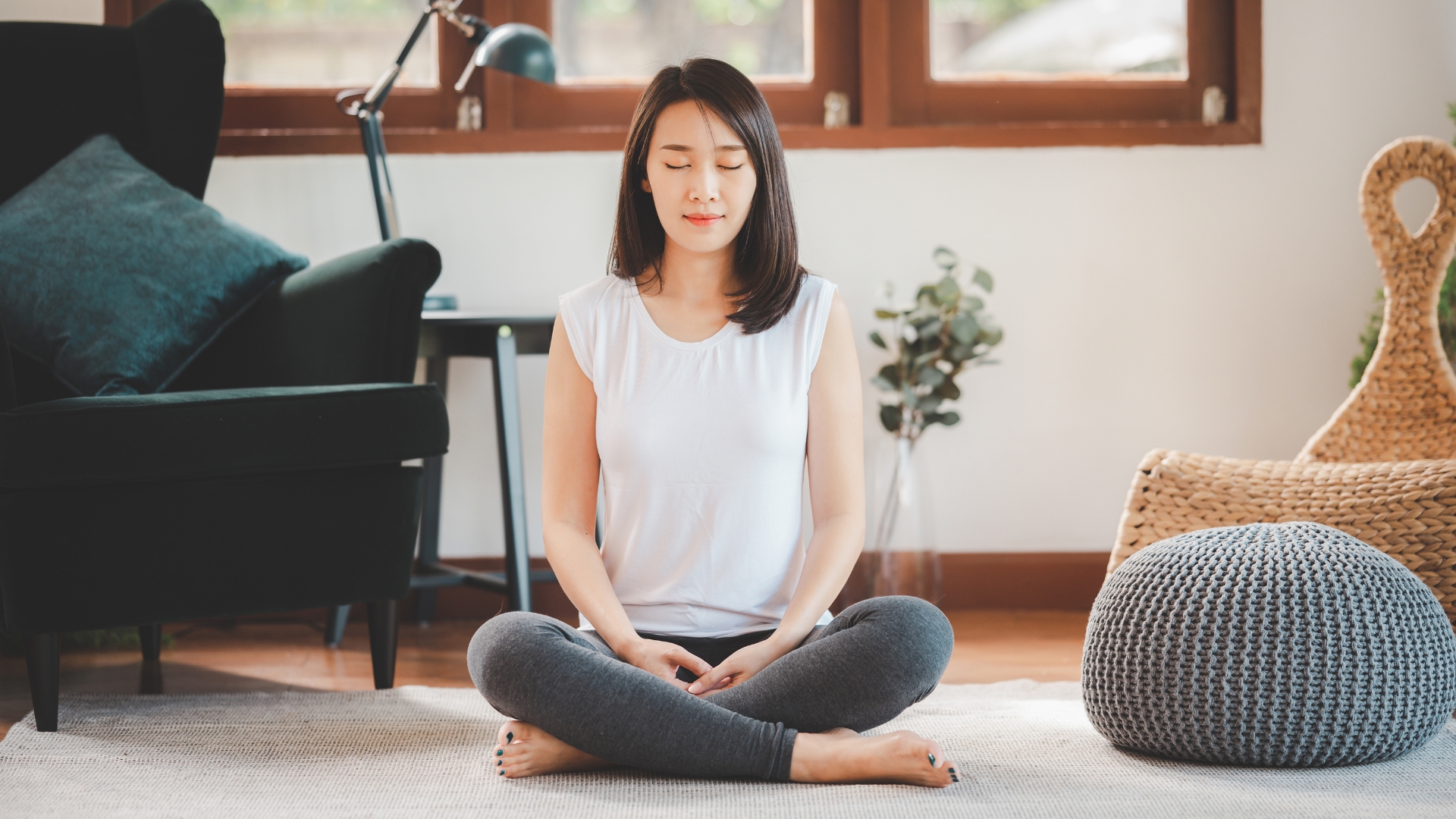 Hạn chế căng thẳng, áp dụng các kỹ thuật thư giãn như thiền, hít thở sâu hoặc nghỉ ngơi hợp lý