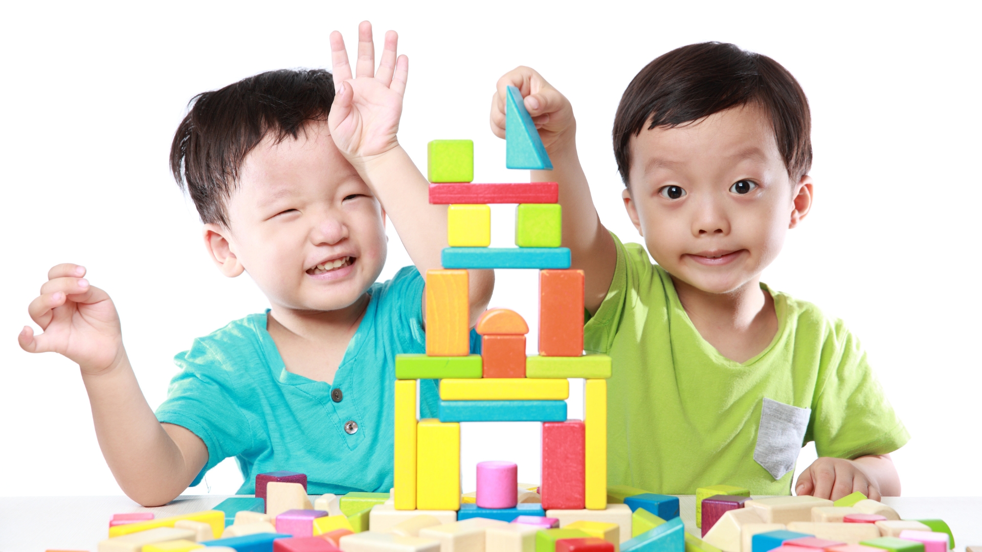 Sử dụng chung đồ chơi có thể làm tăng nguy cơ lây bệnh tay chân miệng