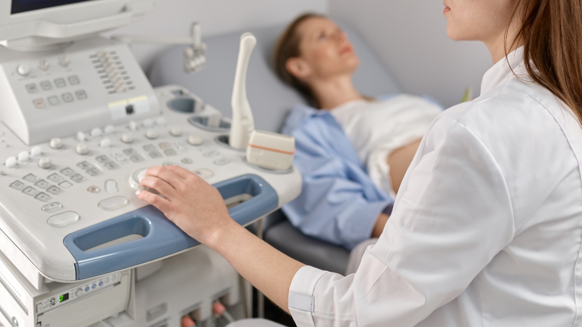 Siêu âm tử cung giúp phát hiện tổn thương tăng sinh trong buồng tử cung hoặc cơ tử cung