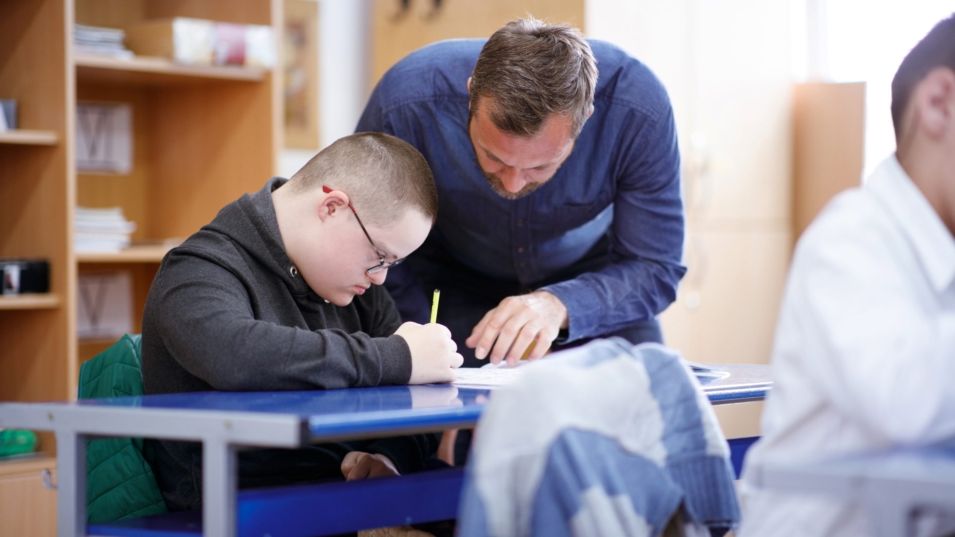 Trẻ em bị thiểu năng trí tuệ thường gặp khó khăn trong việc tiếp thu kiến thức mới