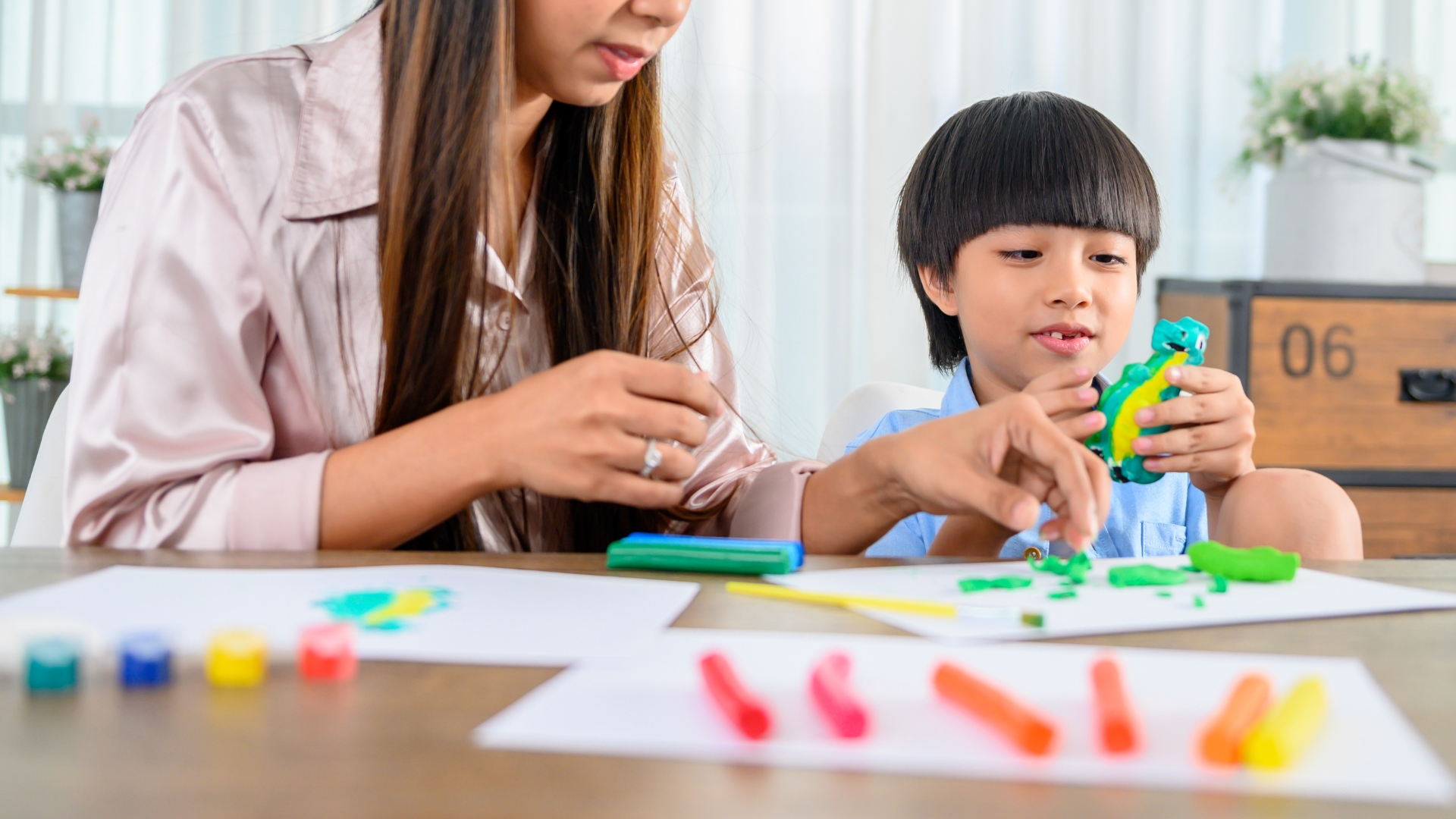 Các chương trình học đặc biệt có thể giúp người bệnh phát triển các kỹ năng cơ bản và nâng cao khả năng học tập của họ