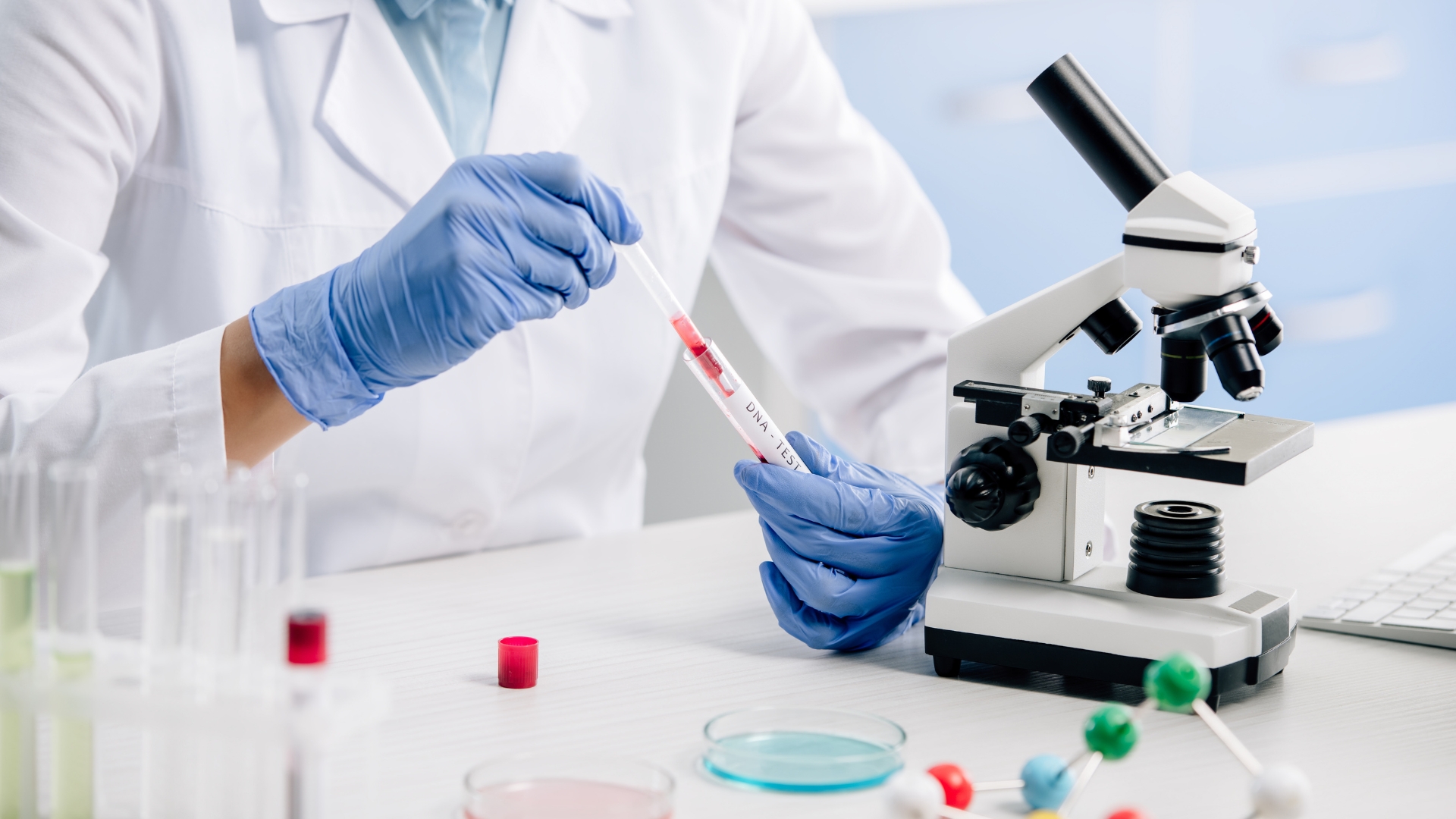 Các xét nghiệm gen có thể giúp phát hiện sớm các bệnh lý di truyền