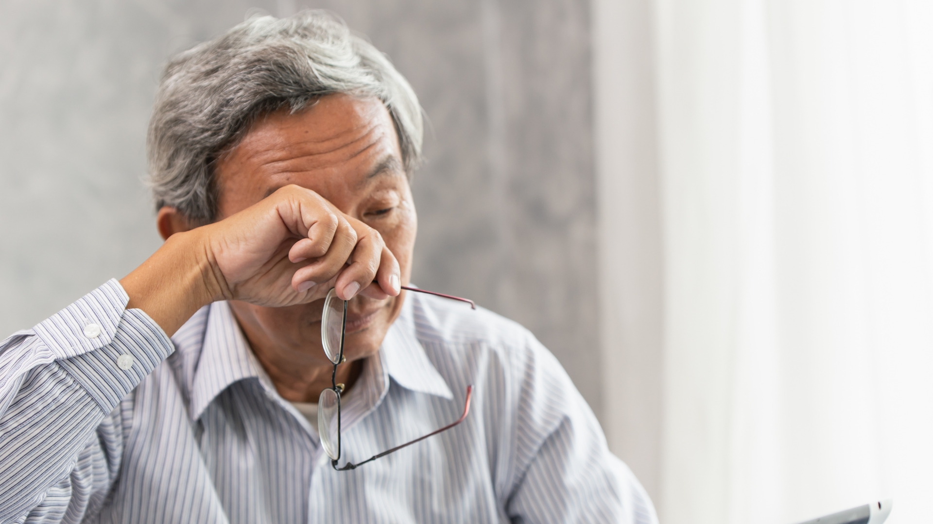 Người bệnh có thể nhận thấy hình ảnh trở nên kém rõ nét, khó tập trung vào chi tiết