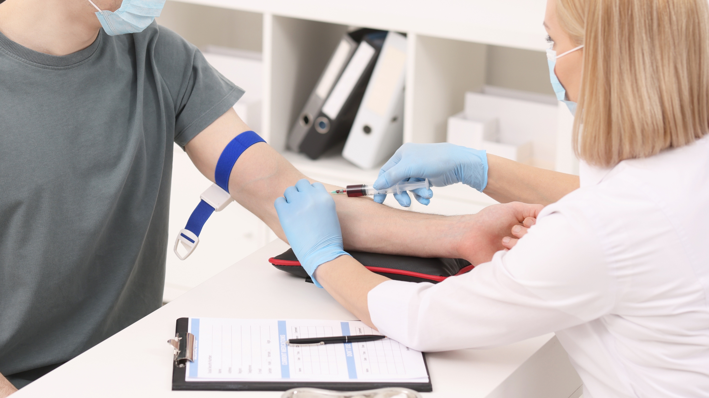 Xét nghiệm máu có thể được chỉ định để đánh giá tình trạng viêm, nhiễm trùng