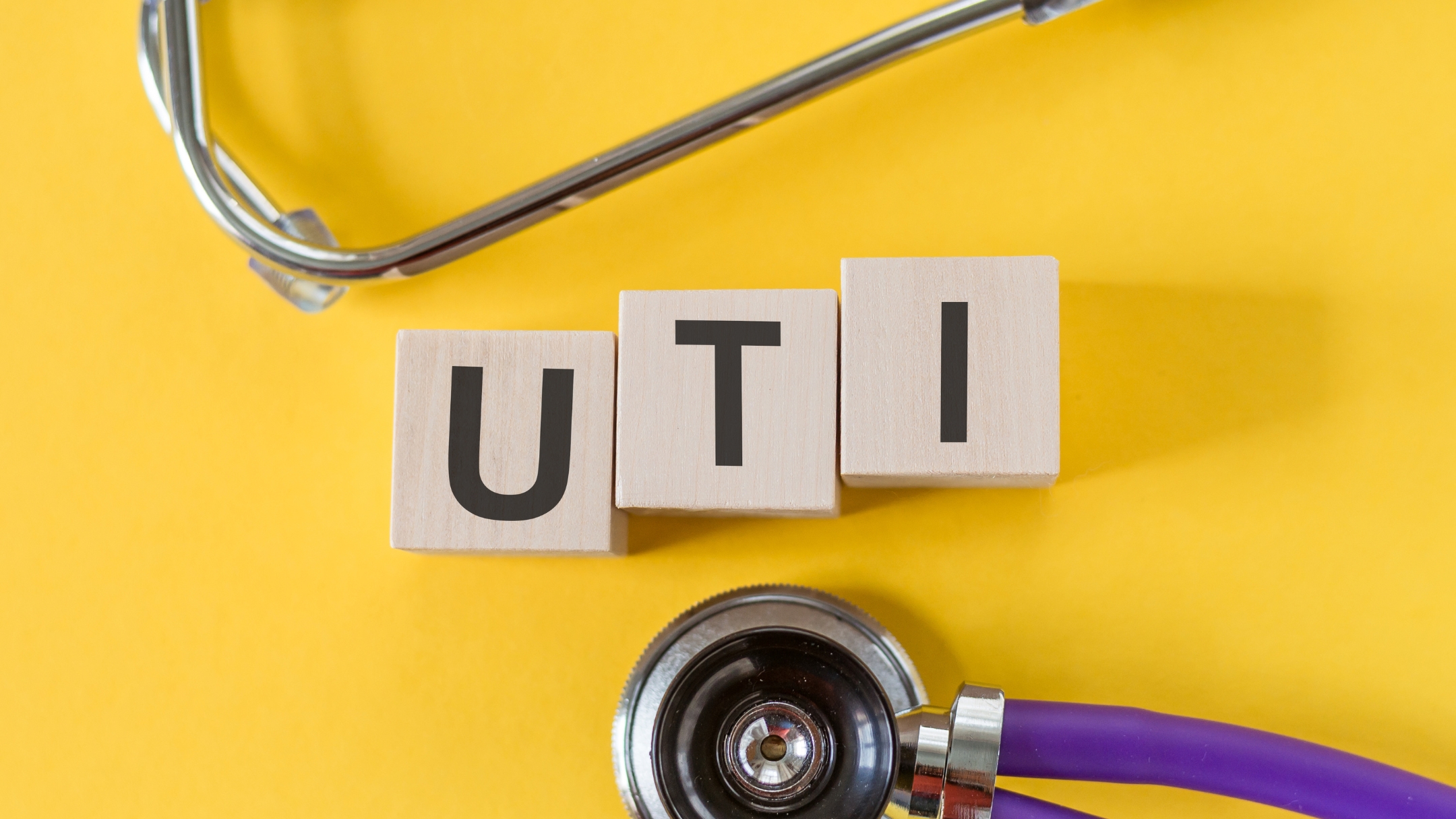 Nhiễm trùng đường tiết niệu (UTI) là nguyên nhân phổ biến gây tiểu rắt ở nữ giới