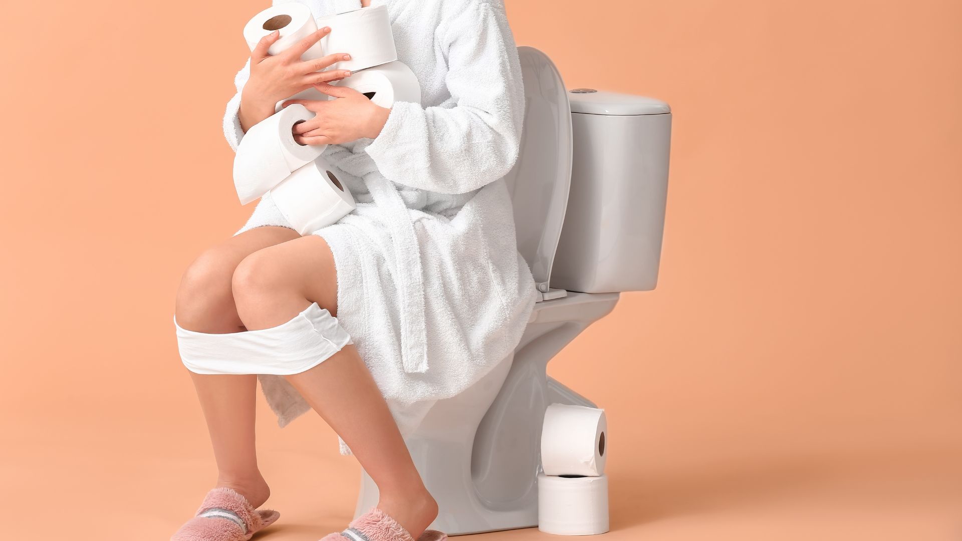 Táo bón mạn tính và rặn nhiều khi đi tiêu là nguyên nhân phổ biến nhất gây bệnh trĩ