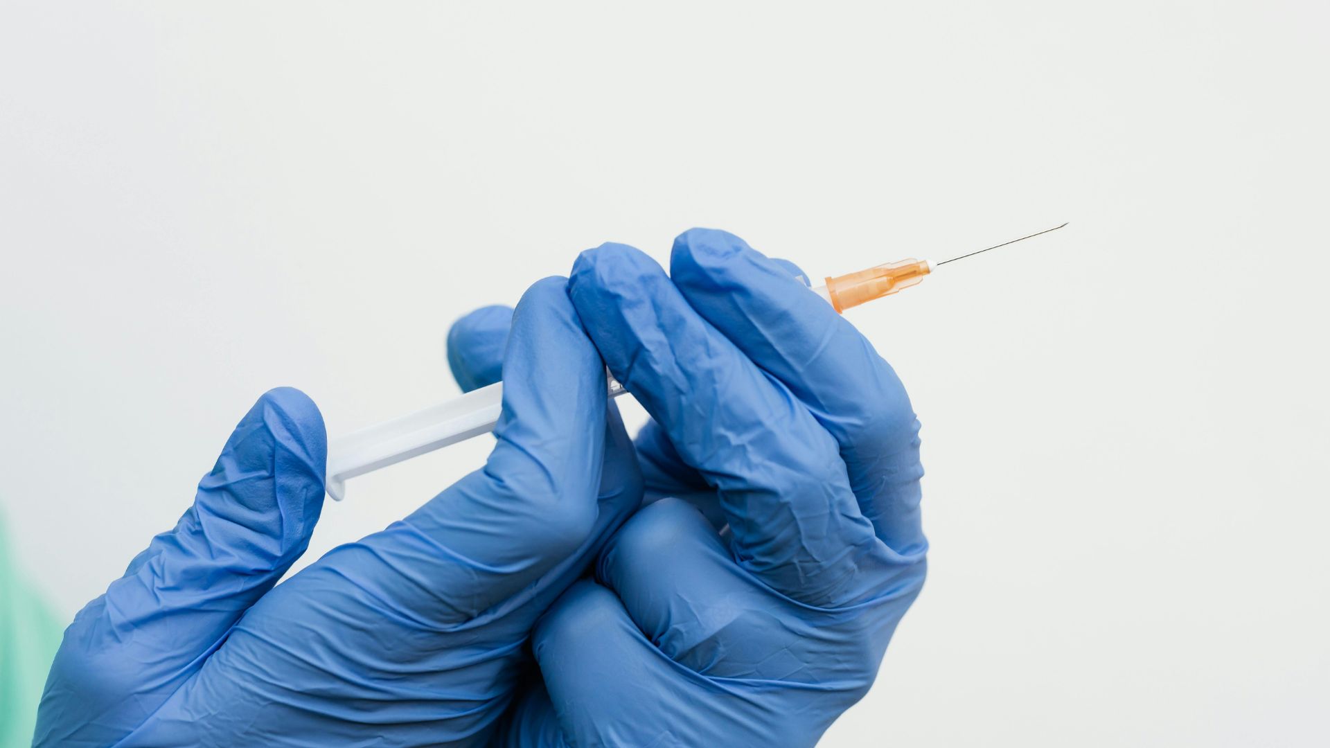 Tiêm phòng viêm gan theo khuyến cáo để bảo vệ gan khỏi virus viêm gan