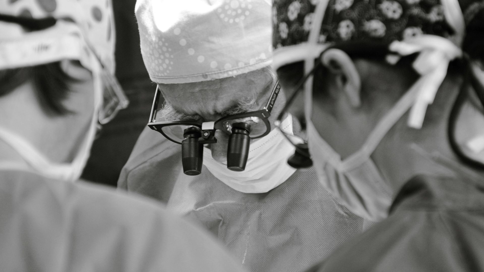 Phẫu thuật là một trong những điều trị chính cho u màng não