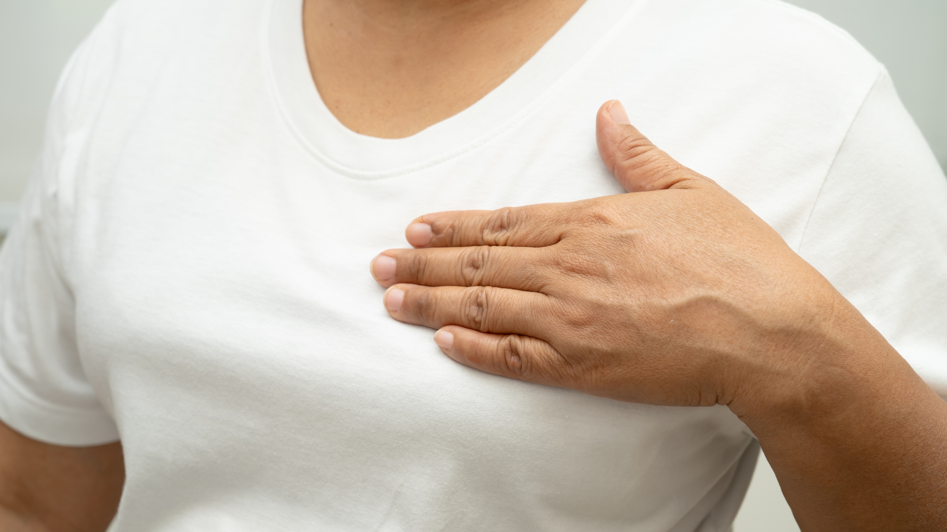 U nang vú có thể gây căng tức ngực