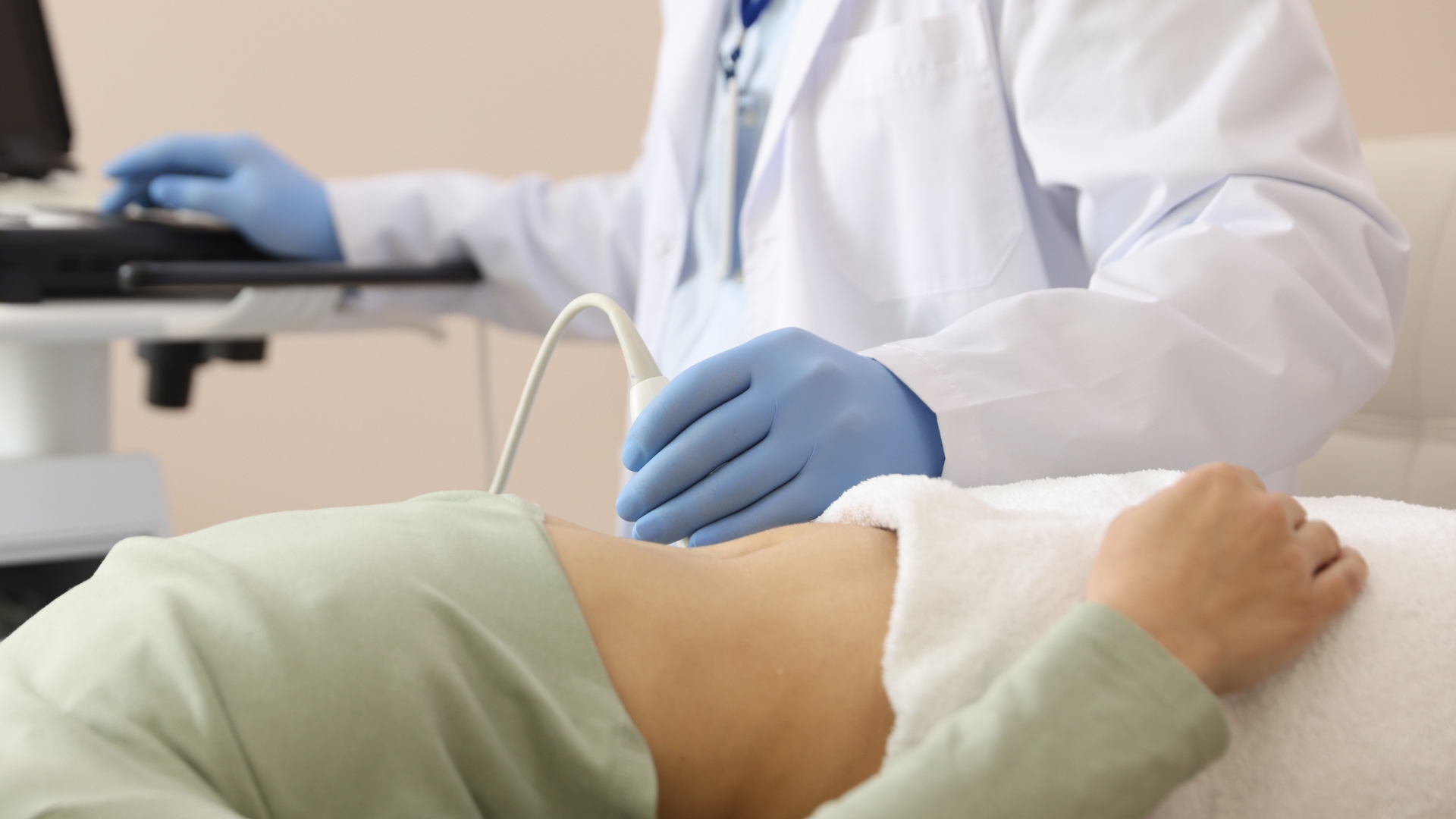 Siêu âm là phương pháp phổ biến và an toàn, giúp đánh giá hình thái, kích thước và tính chất bên trong của u nang