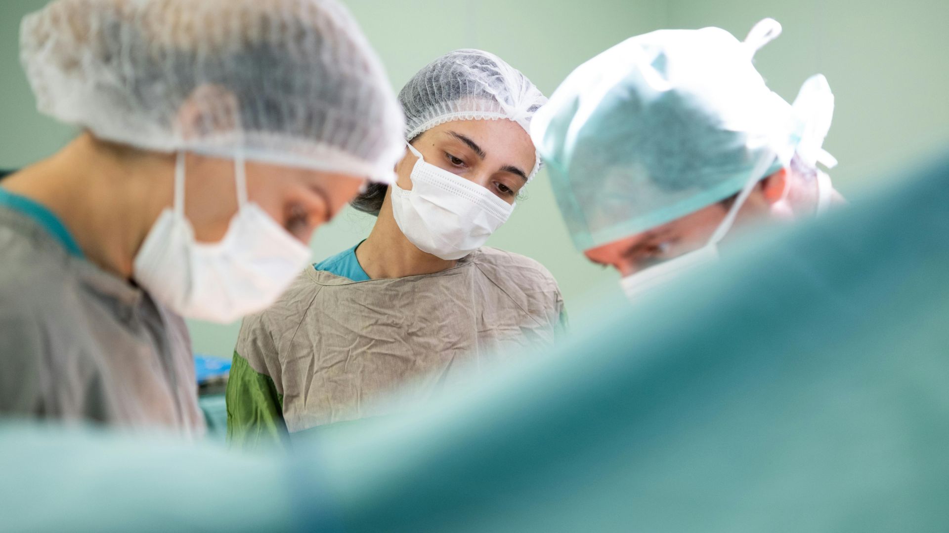 Phẫu thuật là phương pháp điều trị chính của bệnh