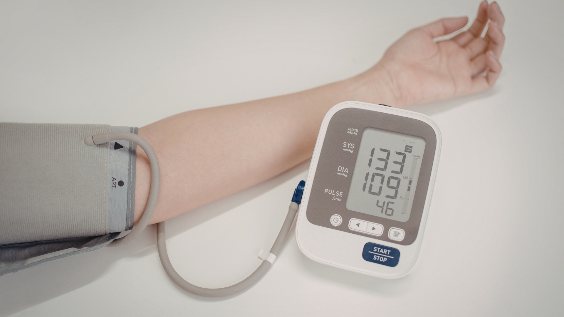 Tăng huyết áp là một trong những biểu hiện phổ biến của u tuyến thượng thận