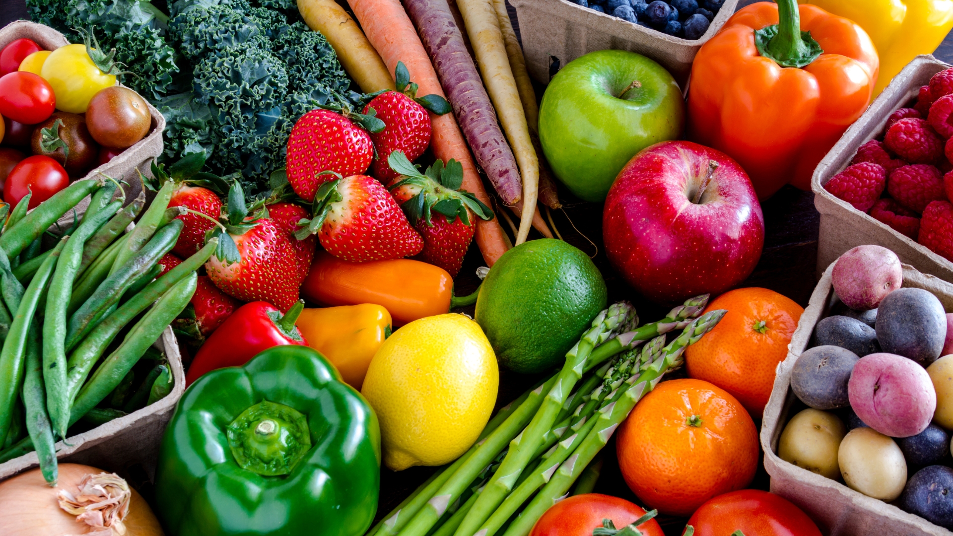 Tăng cường rau xanh, trái cây tươi và thực phẩm giàu chất xơ để hỗ trợ chuyển hóa