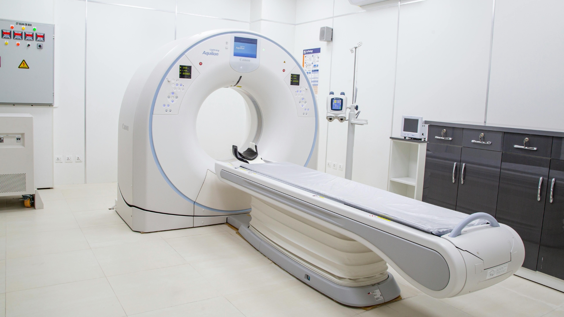 MRI là công cụ chẩn đoán hình ảnh có độ chính xác cao, cho phép đánh giá chi tiết cấu trúc bao hoạt dịch và các mô mềm quanh khớp