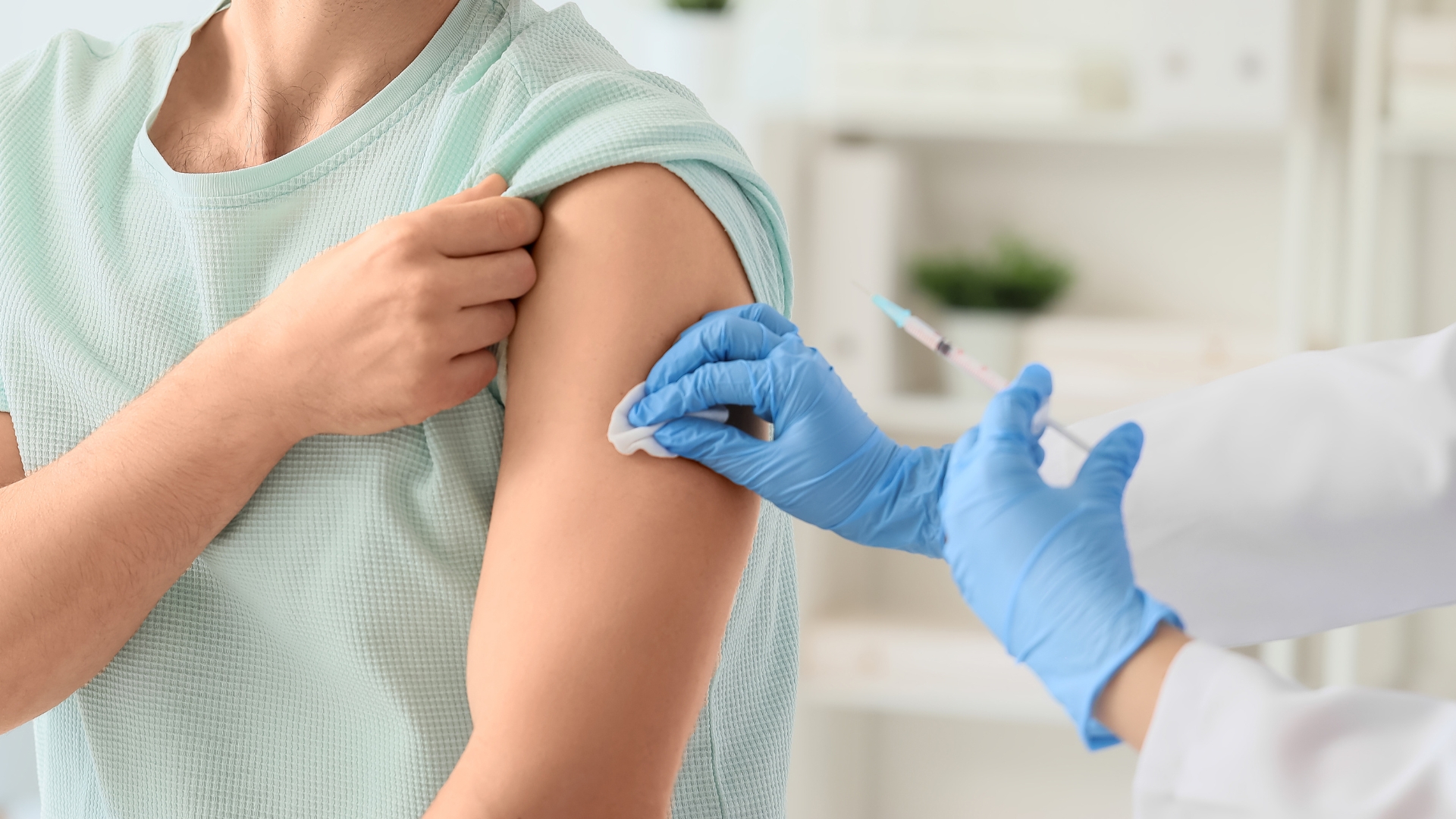 Một số loại vắc xin giúp phòng ngừa các bệnh nhiễm trùng có thể liên quan đến viêm cơ tim