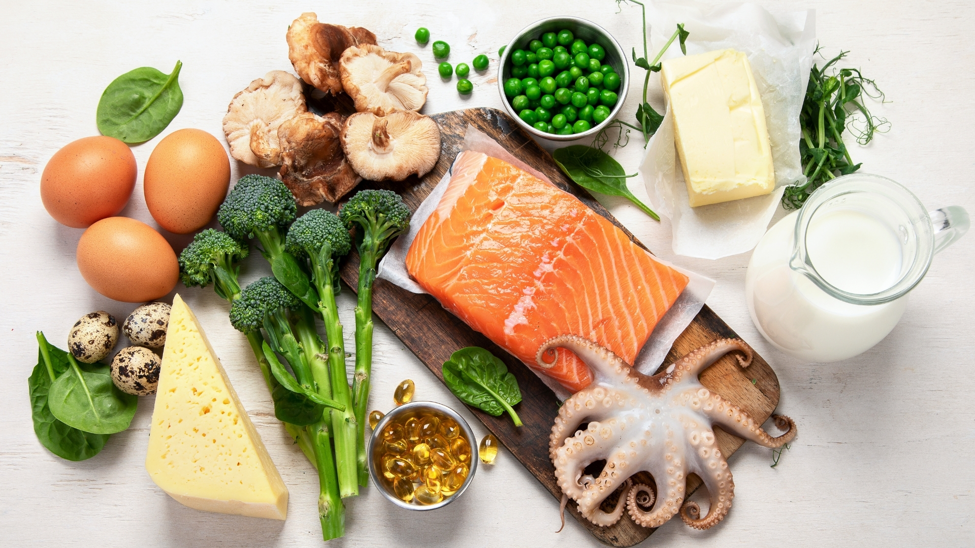 Bổ sung canxi và vitamin D giúp duy trì mật độ xương, phòng ngừa loãng xương