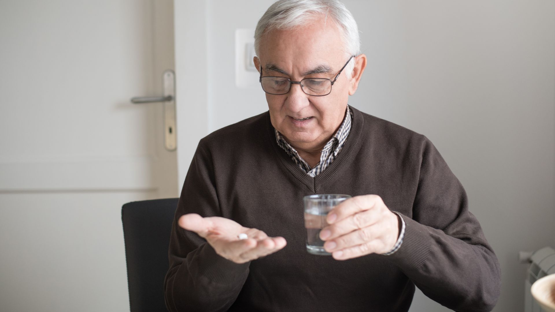 Người bệnh thường cần thuốc chống động kinh, thuốc an thần, chống loạn thần hoặc chống trầm cảm