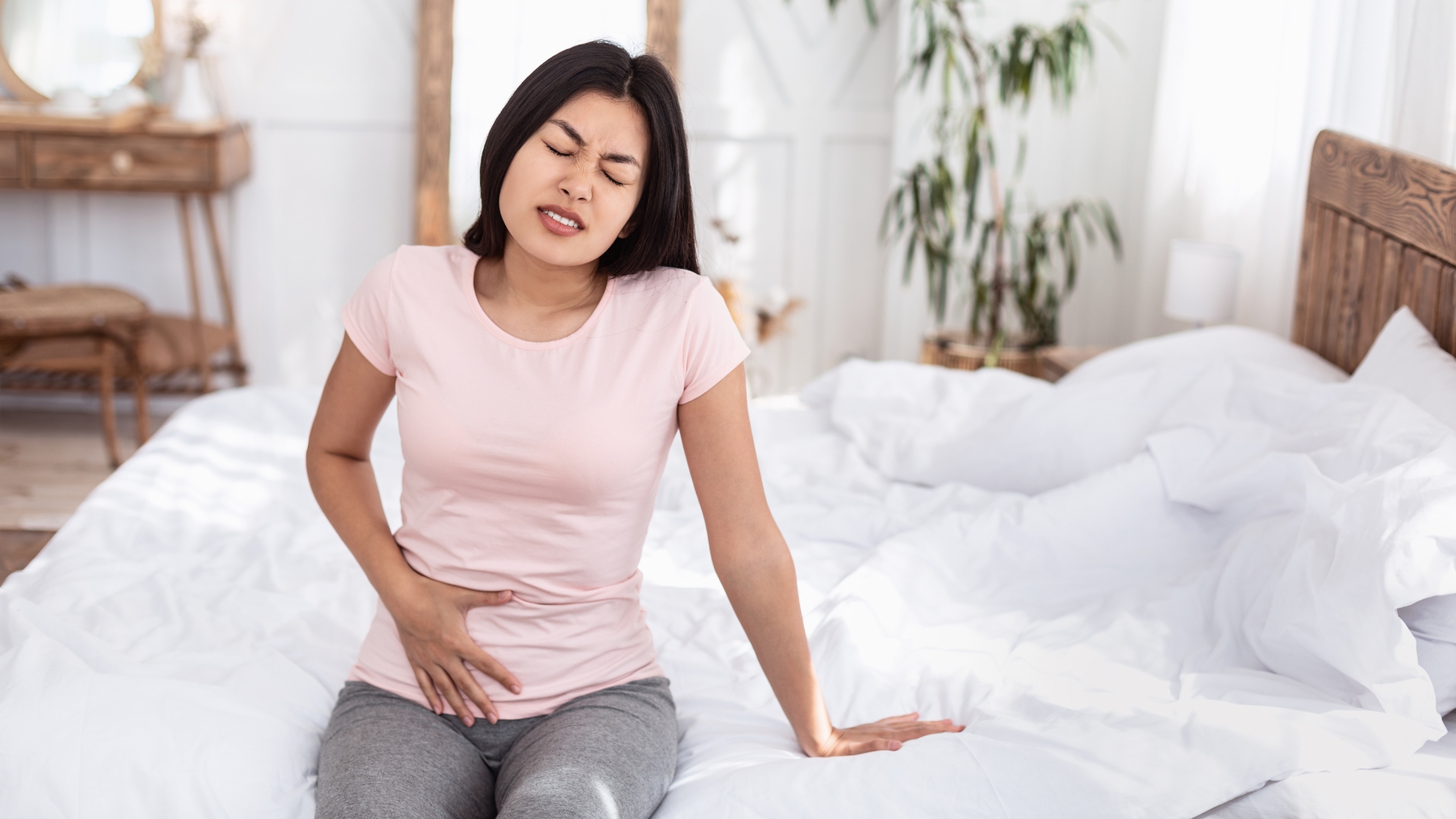 Đau vùng hạ vị hoặc vùng chậu là một dấu hiệu viêm nội mạc tử cung